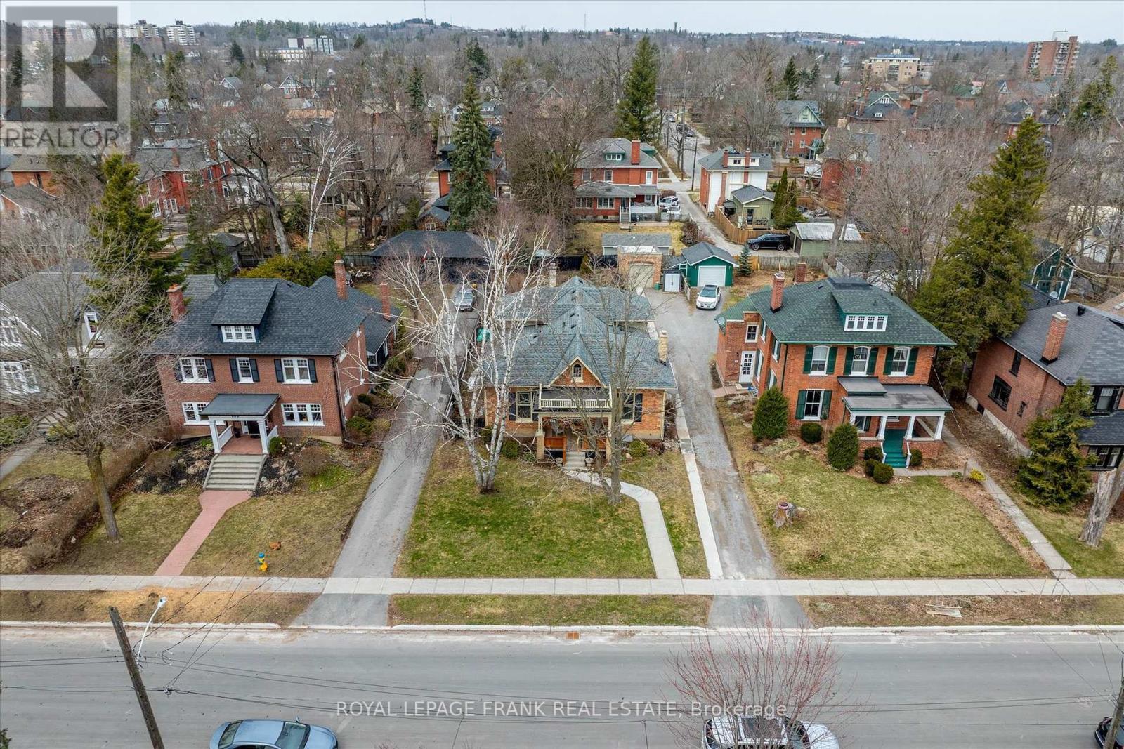 












484 GILMOUR STREET

,
Peterborough Central (Old West End),




Ontario
K9H2J9


