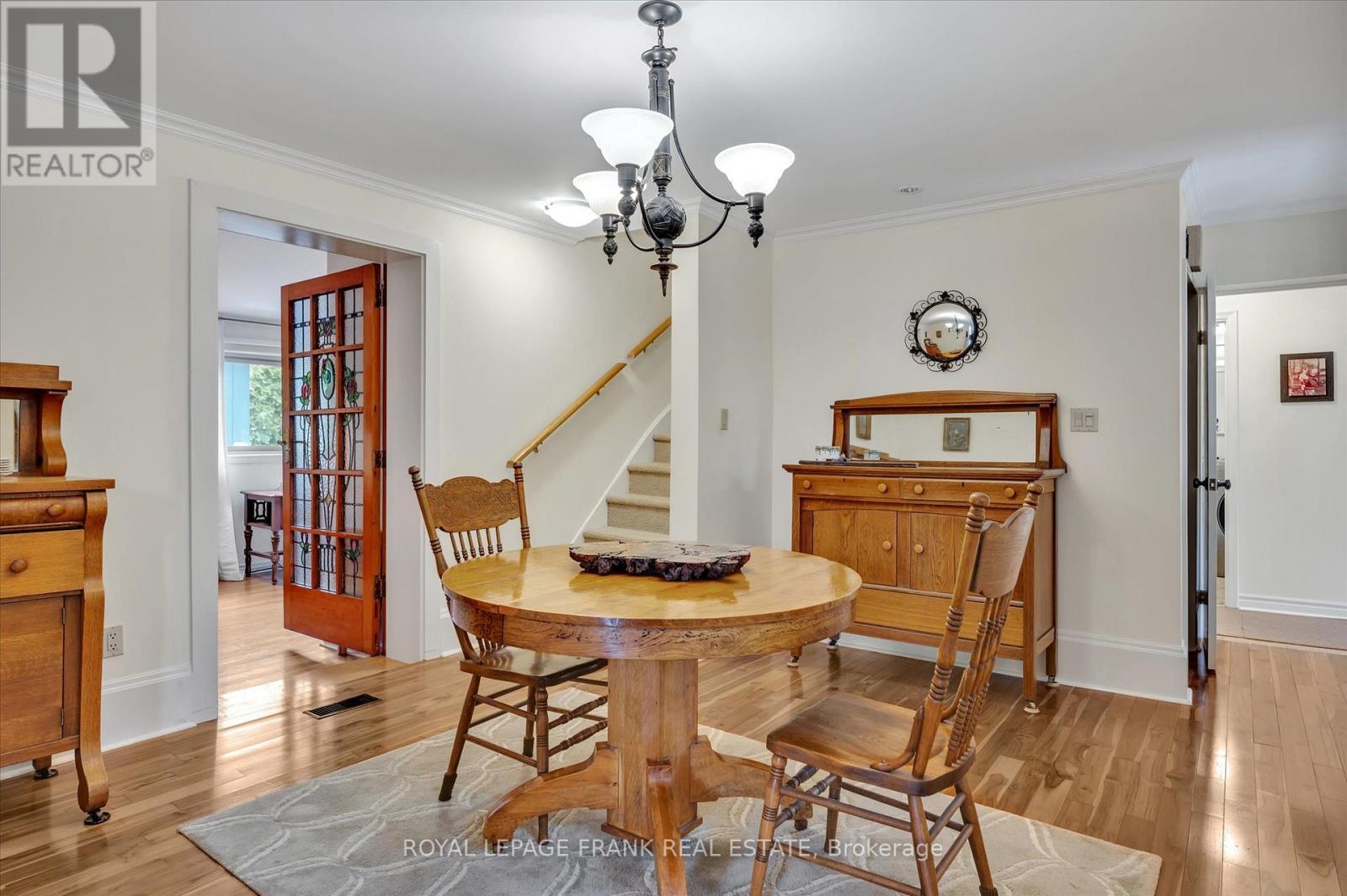 












484 GILMOUR STREET

,
Peterborough Central (Old West End),




Ontario
K9H2J9

