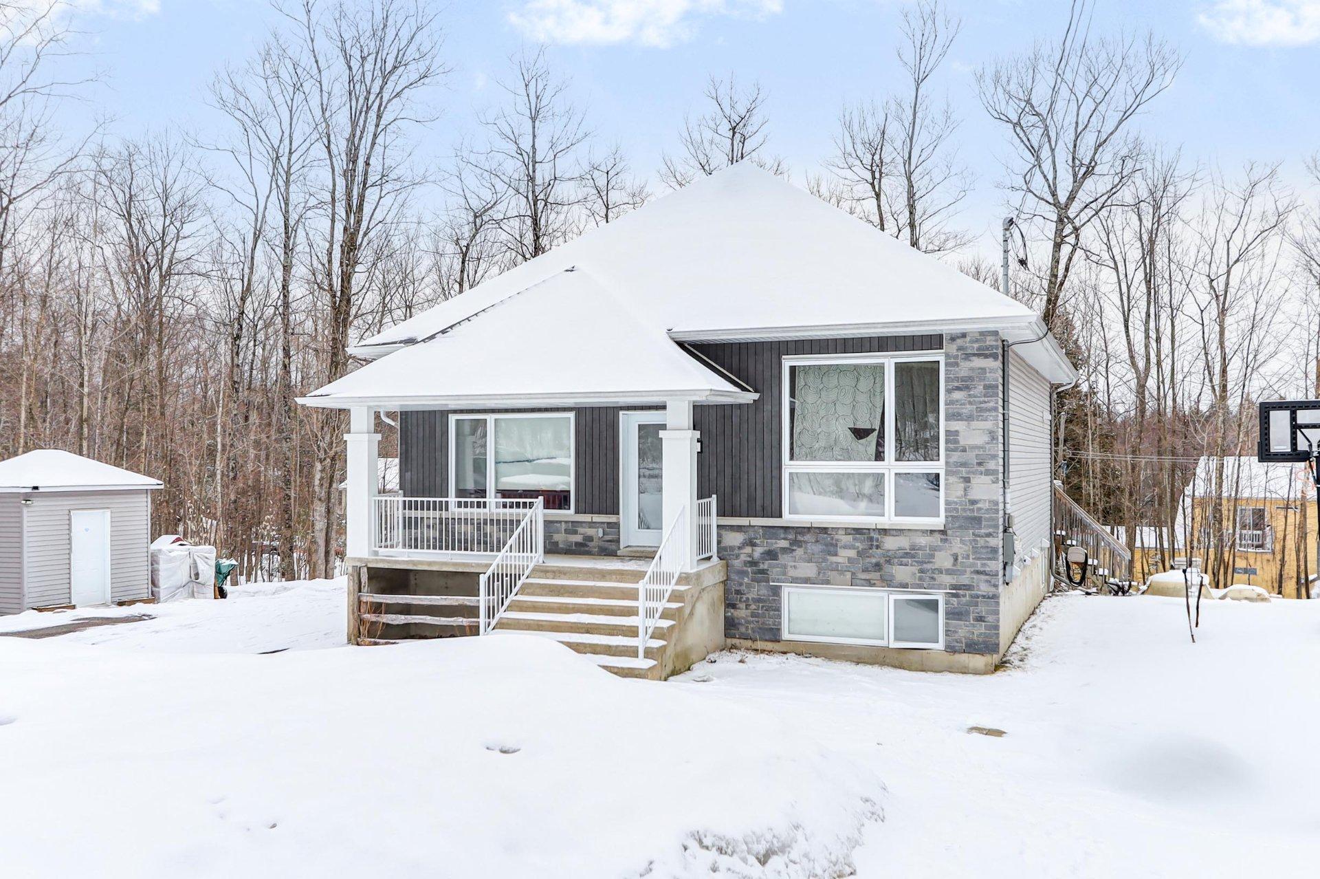 









144


Rue du Merlot

,
Sainte-Sophie,




QC
J5J0N8

