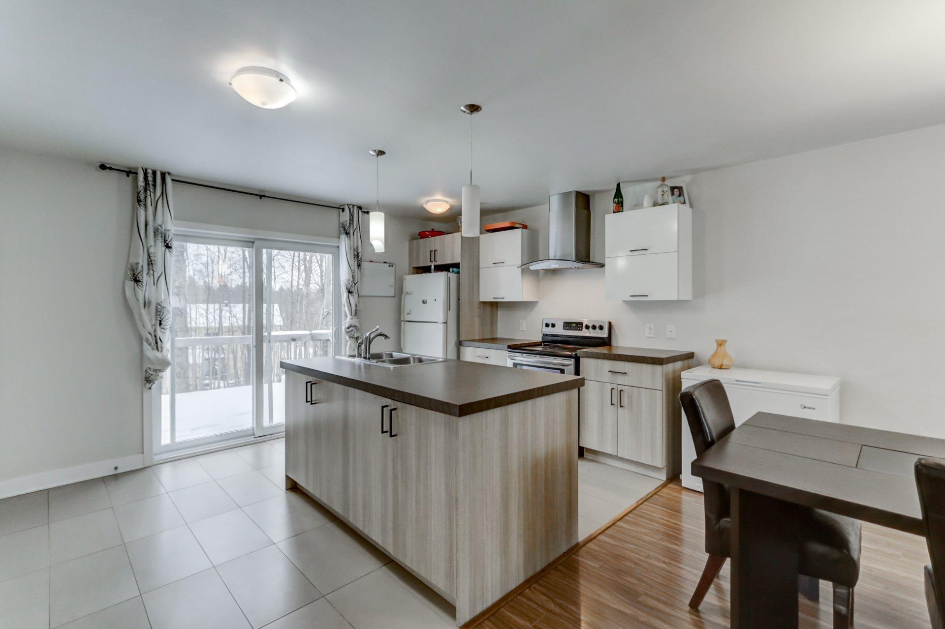 









144


Rue du Merlot

,
Sainte-Sophie,




QC
J5J0N8

