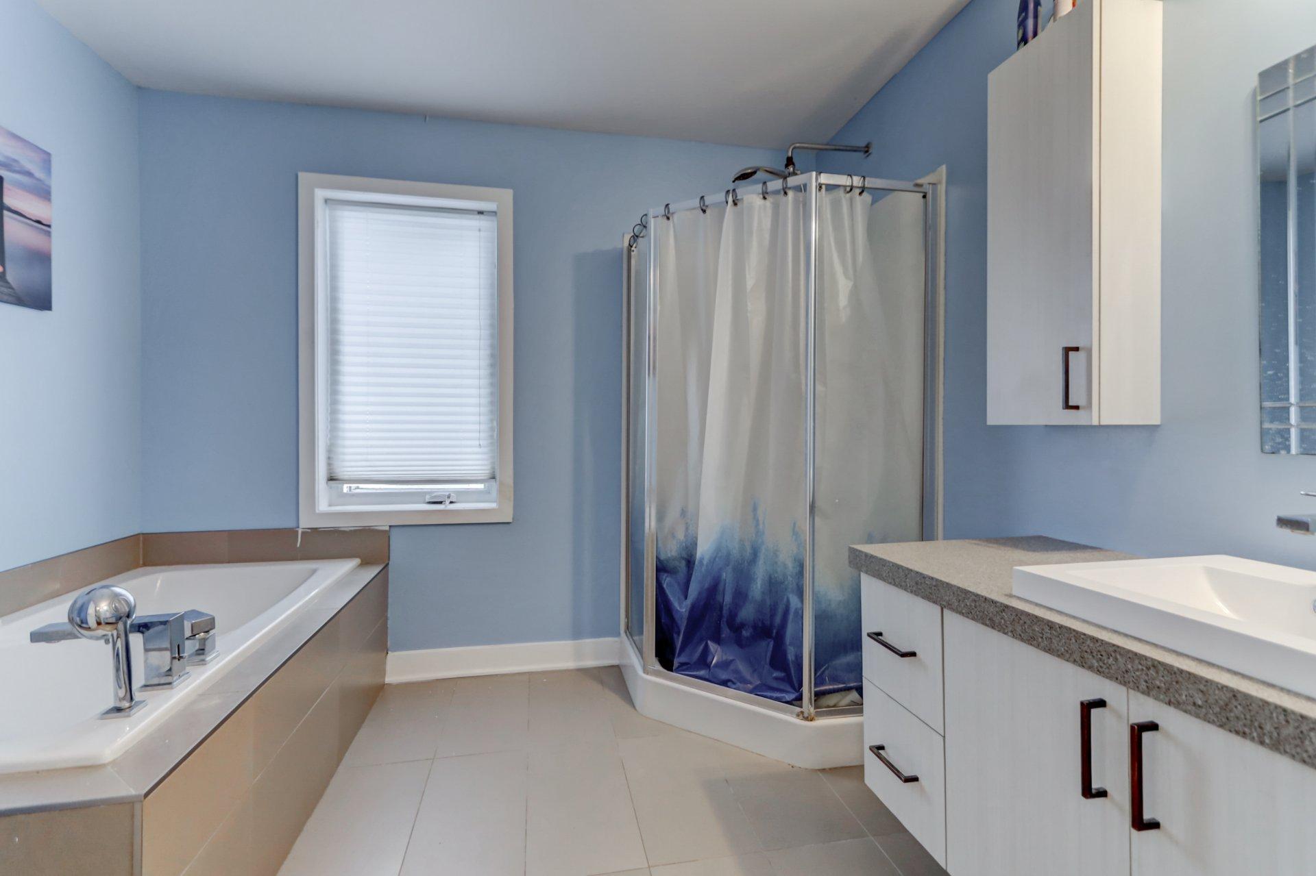 









144


Rue du Merlot

,
Sainte-Sophie,




QC
J5J0N8

