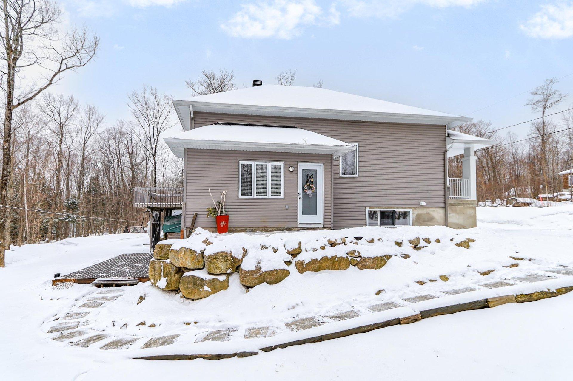 









144


Rue du Merlot

,
Sainte-Sophie,




QC
J5J0N8

