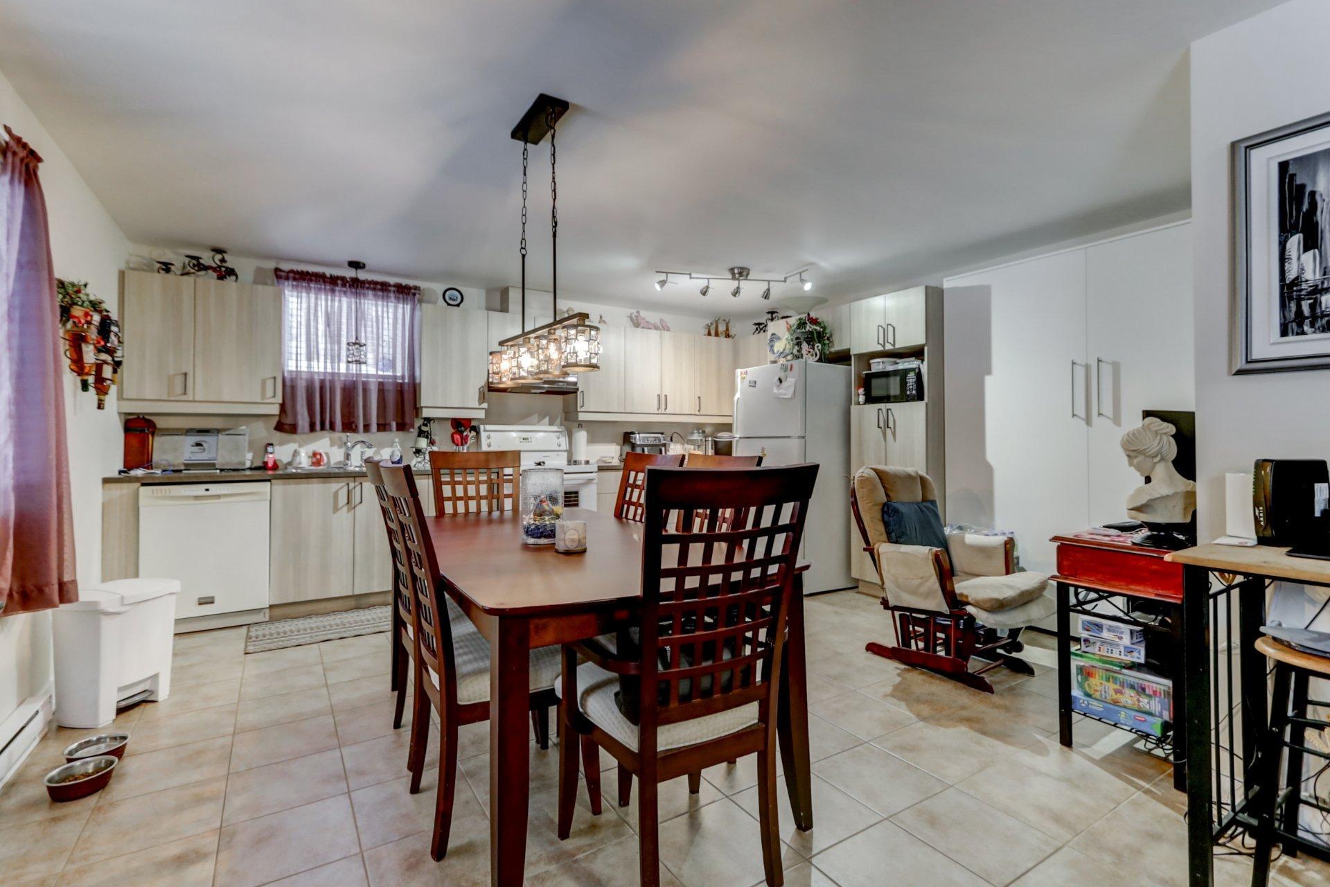 









144


Rue du Merlot

,
Sainte-Sophie,




QC
J5J0N8

