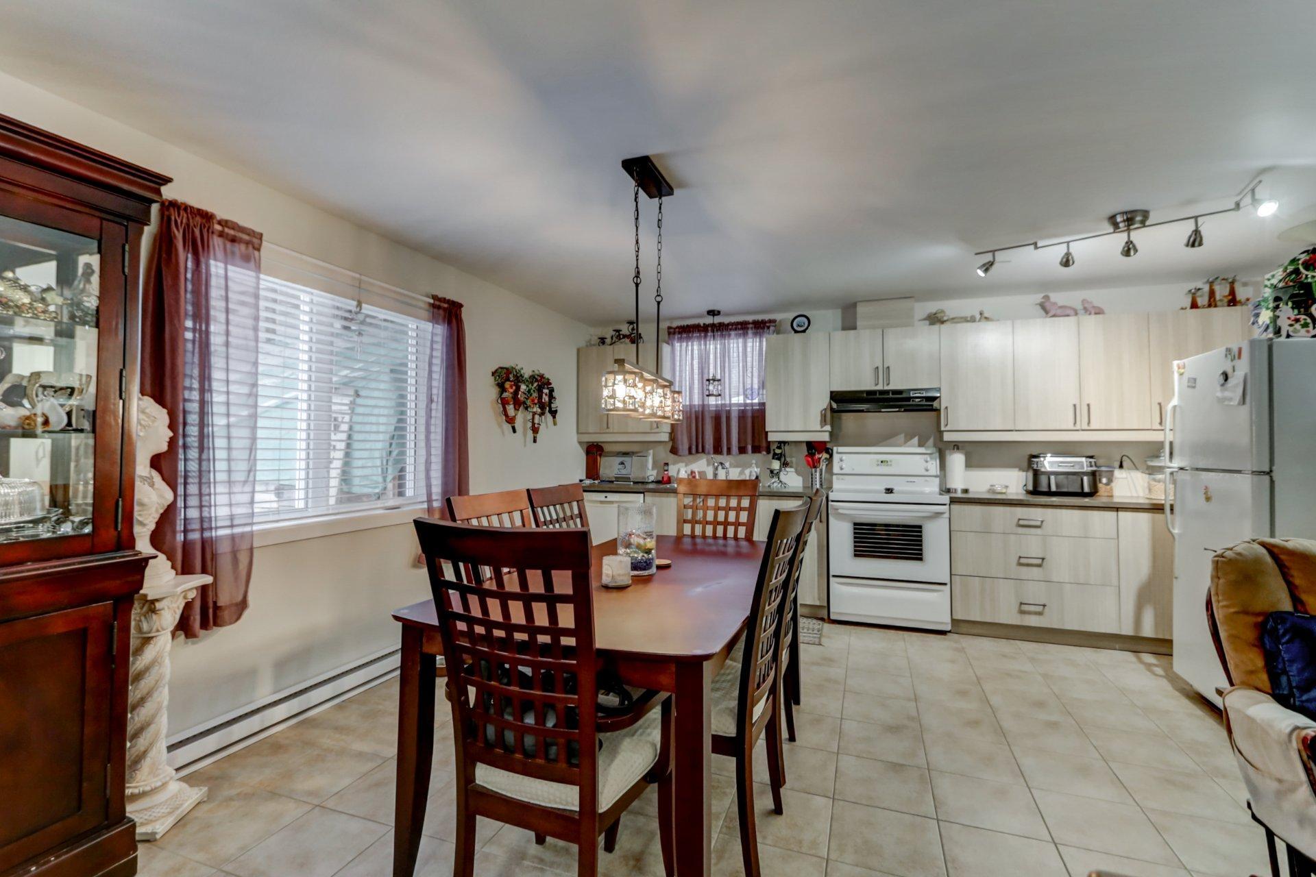 









144


Rue du Merlot

,
Sainte-Sophie,




QC
J5J0N8

