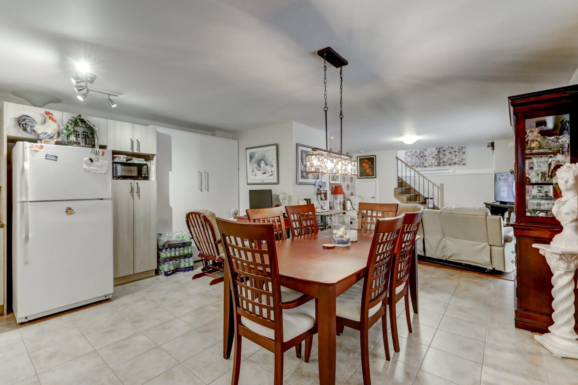 









144


Rue du Merlot

,
Sainte-Sophie,




QC
J5J0N8

