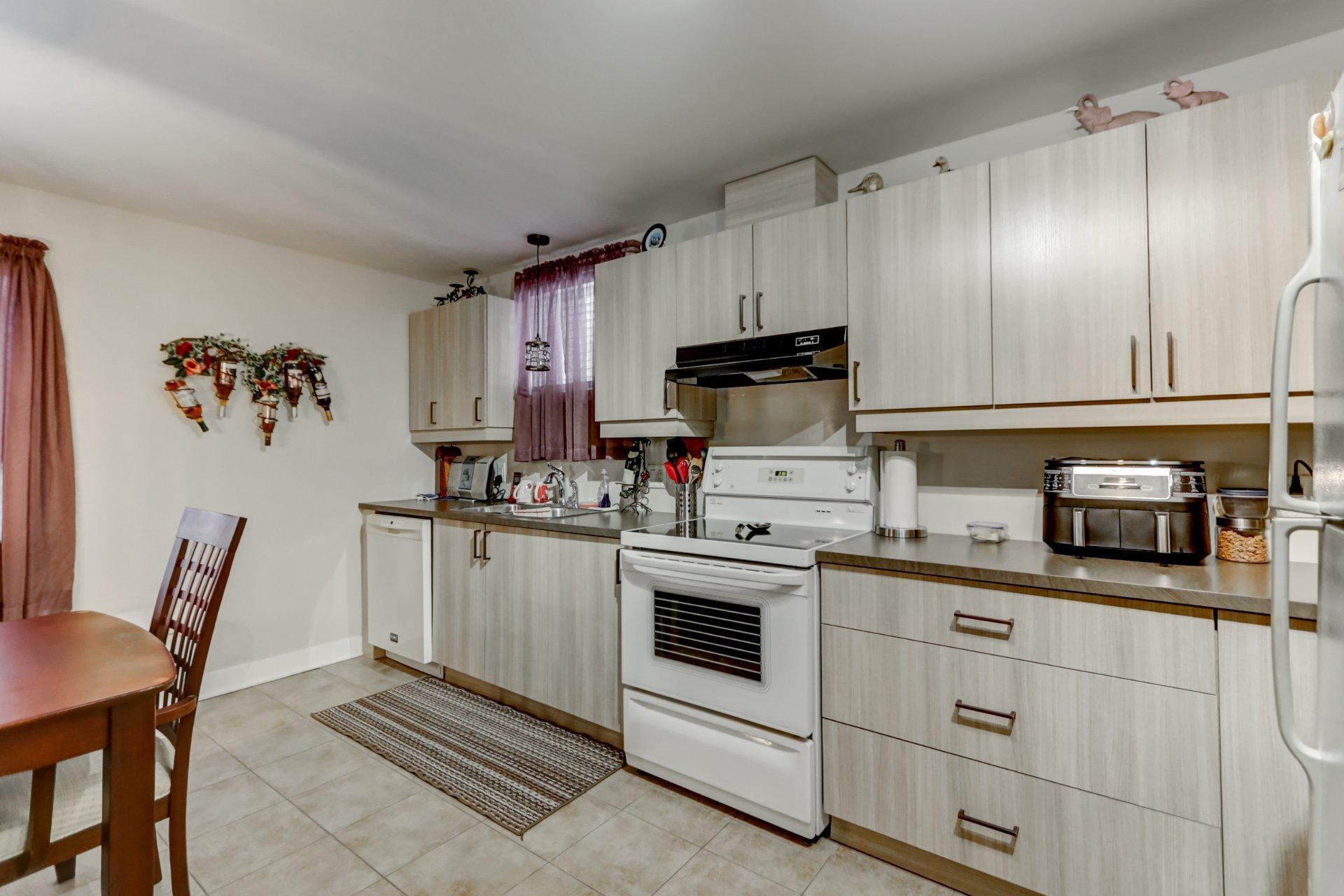 









144


Rue du Merlot

,
Sainte-Sophie,




QC
J5J0N8

