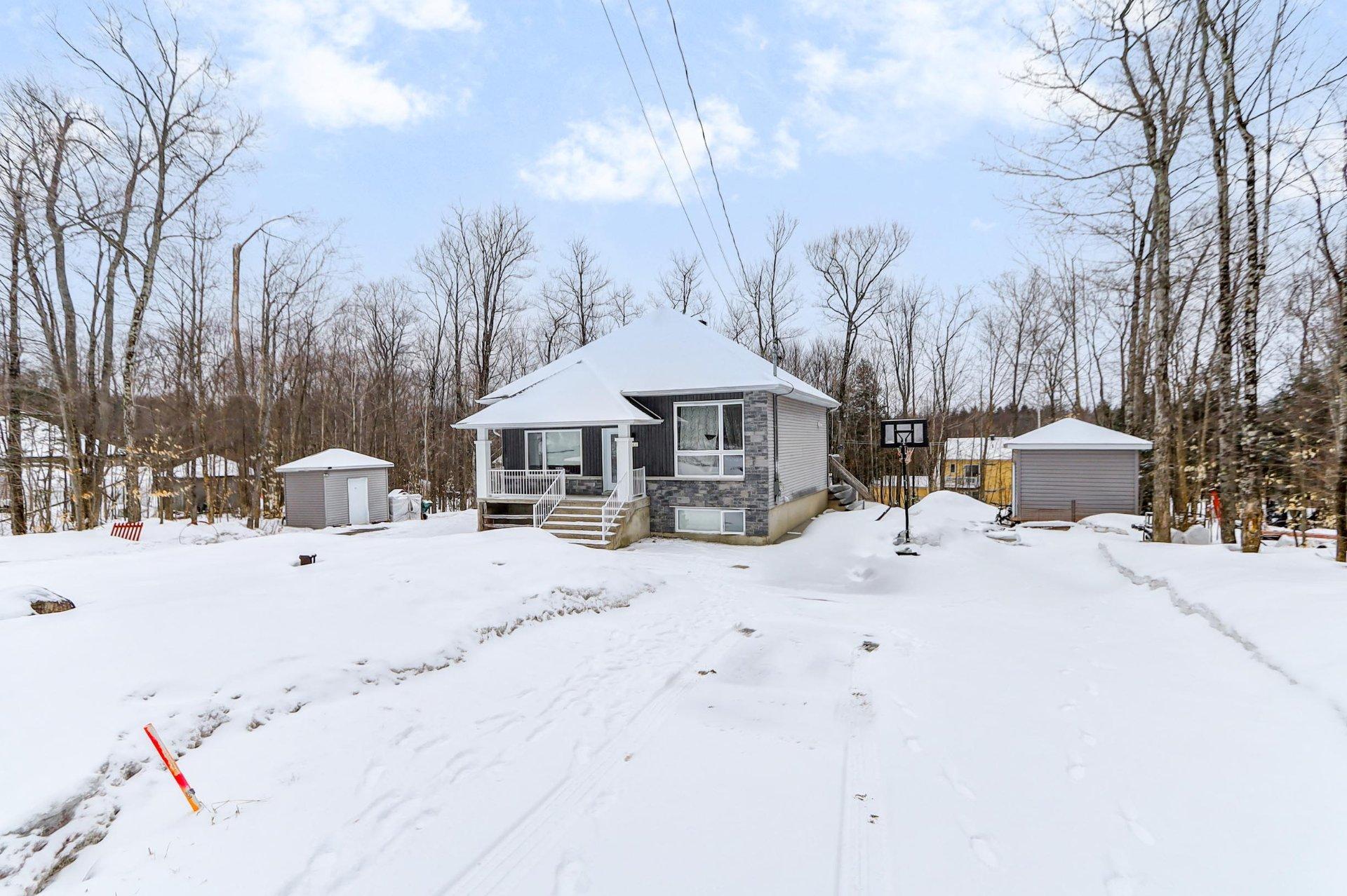 









144


Rue du Merlot

,
Sainte-Sophie,




QC
J5J0N8

