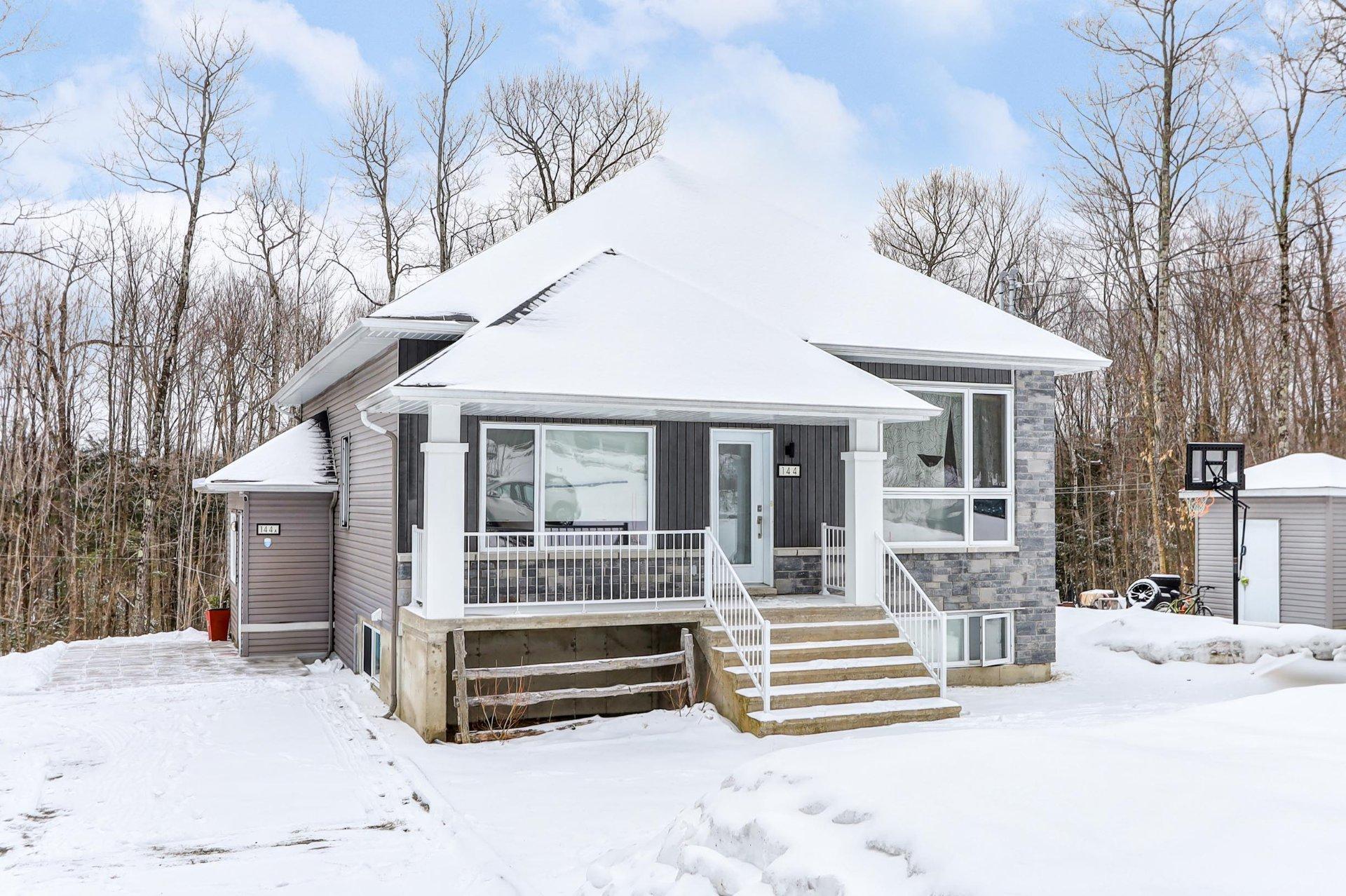 









144


Rue du Merlot

,
Sainte-Sophie,




QC
J5J0N8

