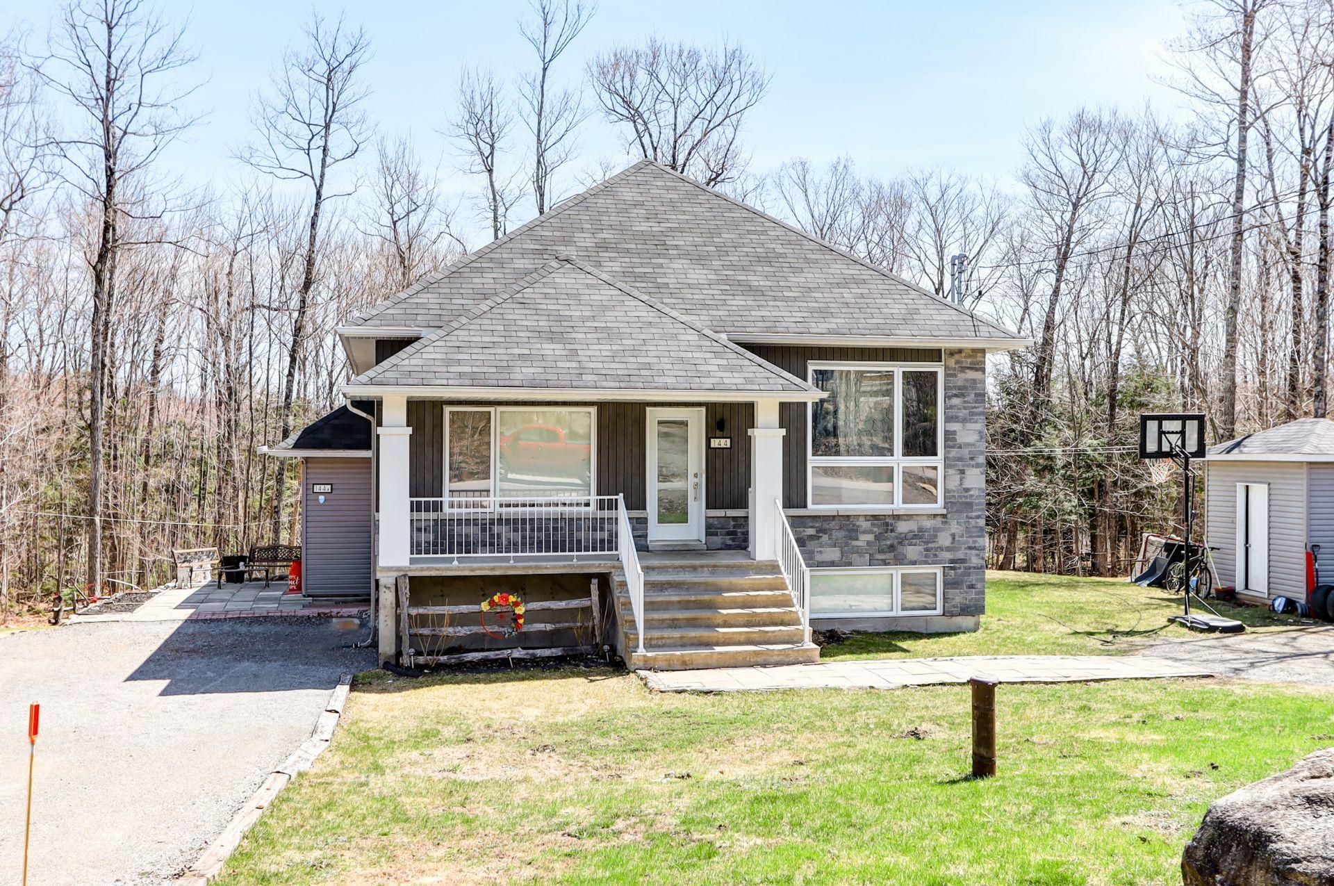 









144


Rue du Merlot

,
Sainte-Sophie,




QC
J5J0N8

