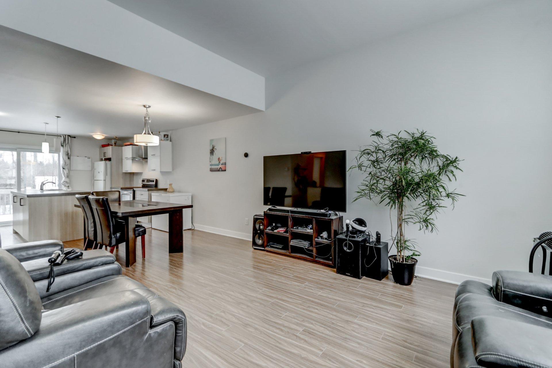 









144


Rue du Merlot

,
Sainte-Sophie,




QC
J5J0N8

