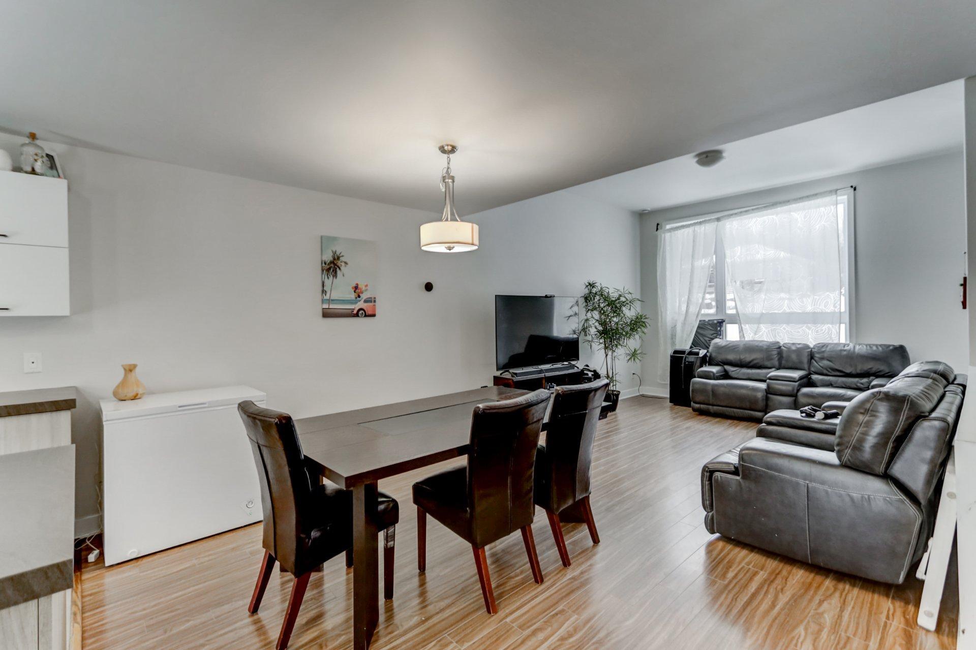 









144


Rue du Merlot

,
Sainte-Sophie,




QC
J5J0N8

