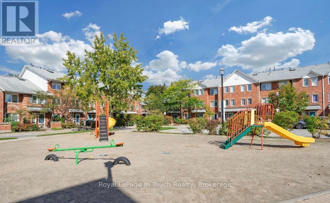 












905 - 900 STEELES AVENUE W

,
Vaughan (Lakeview Estates),




Ontario
L4J8C2

