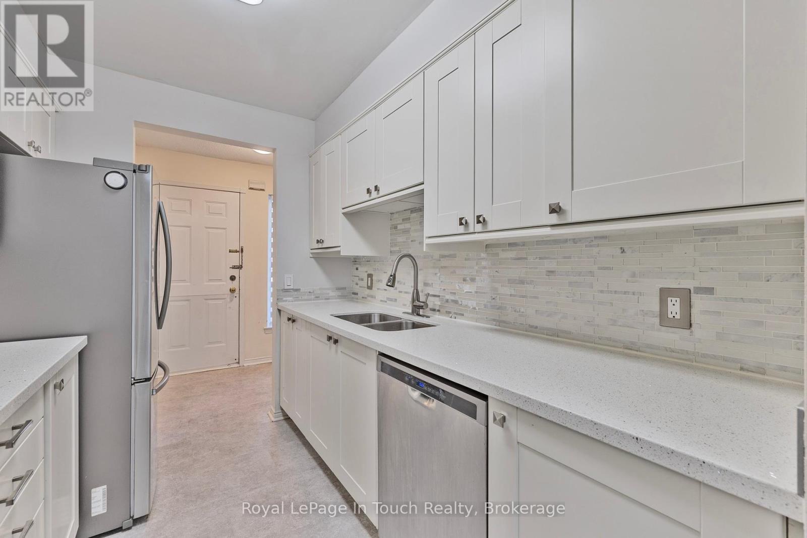 












905 - 900 STEELES AVENUE W

,
Vaughan (Lakeview Estates),




Ontario
L4J8C2

