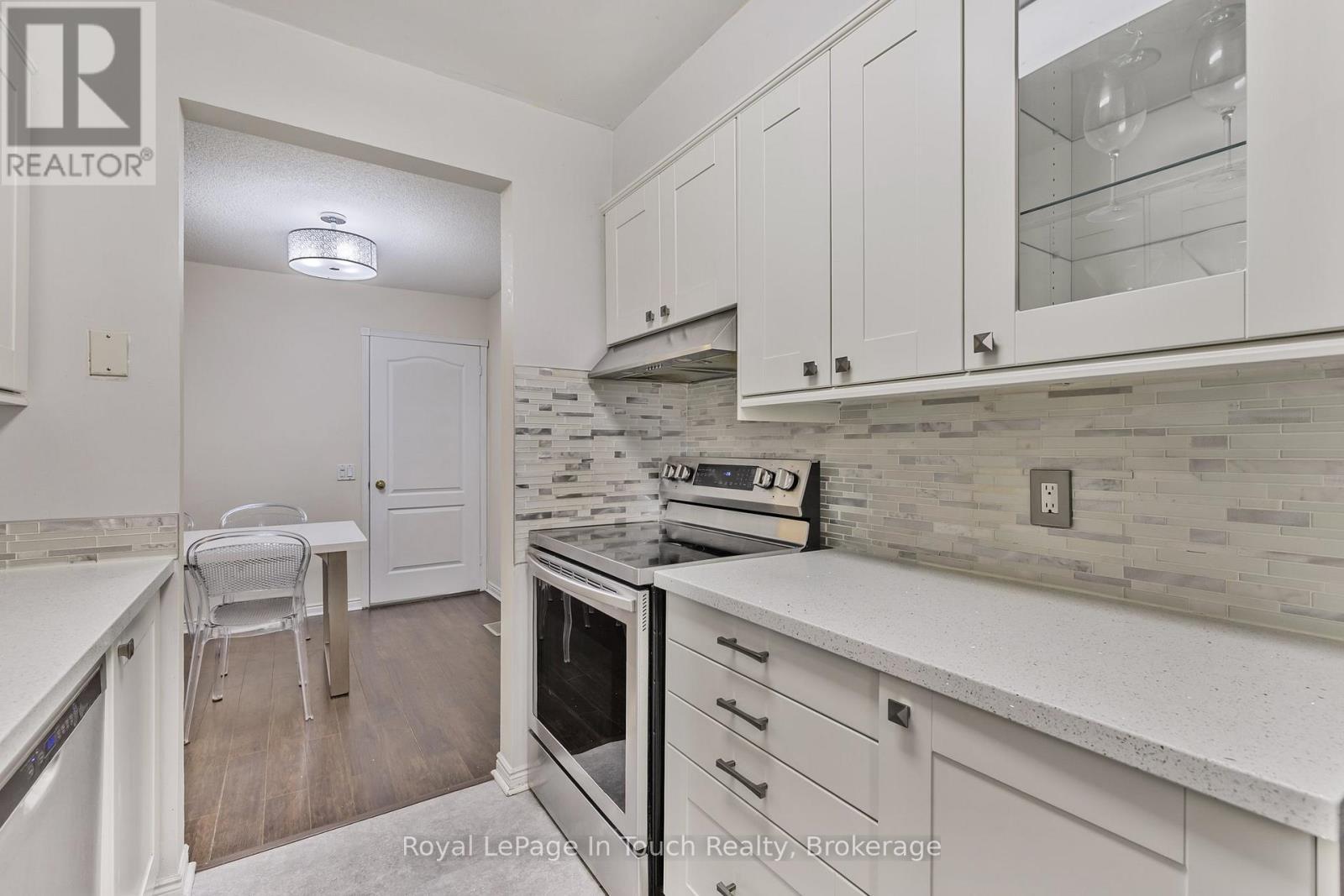 












905 - 900 STEELES AVENUE W

,
Vaughan (Lakeview Estates),




Ontario
L4J8C2

