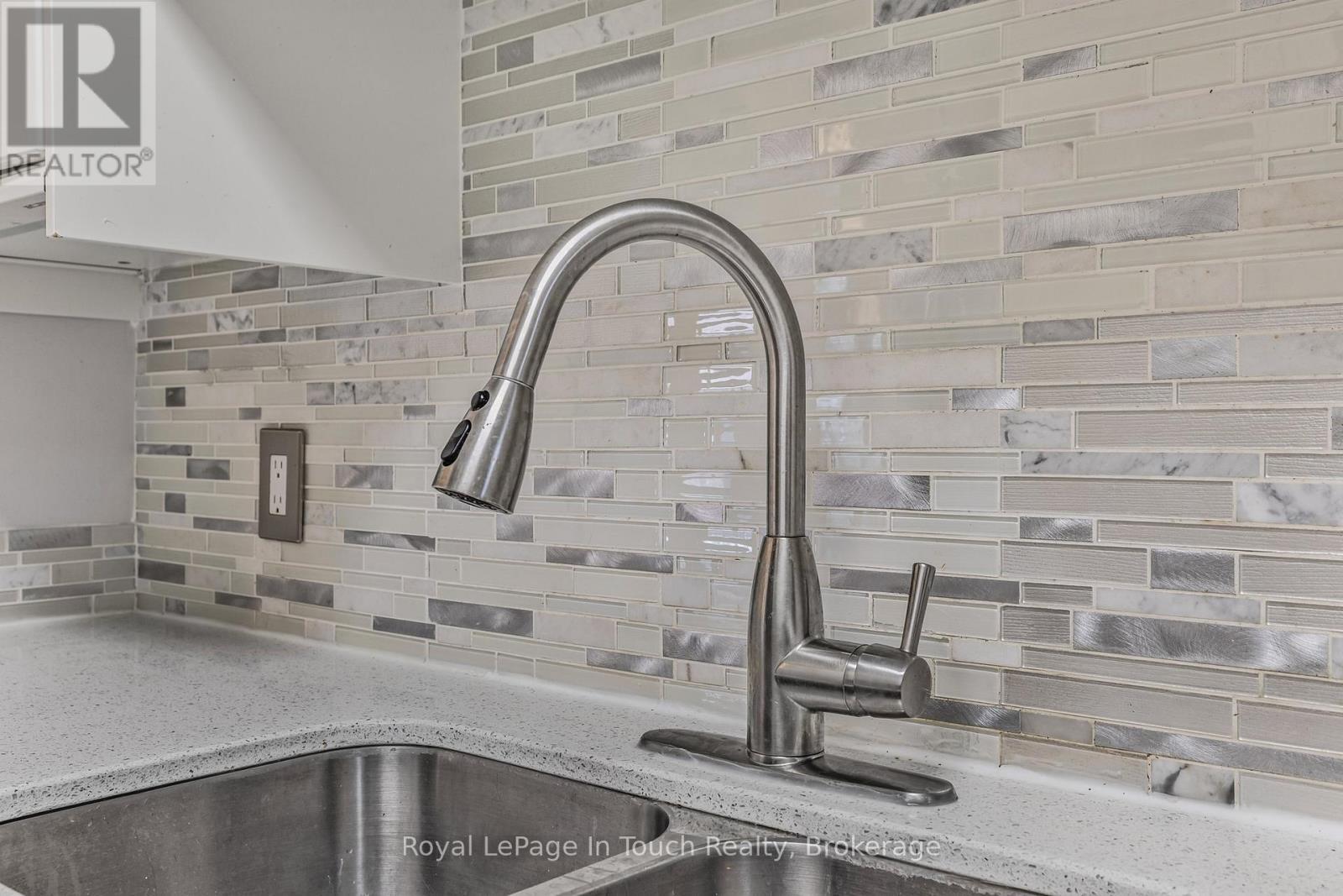 












905 - 900 STEELES AVENUE W

,
Vaughan (Lakeview Estates),




Ontario
L4J8C2

