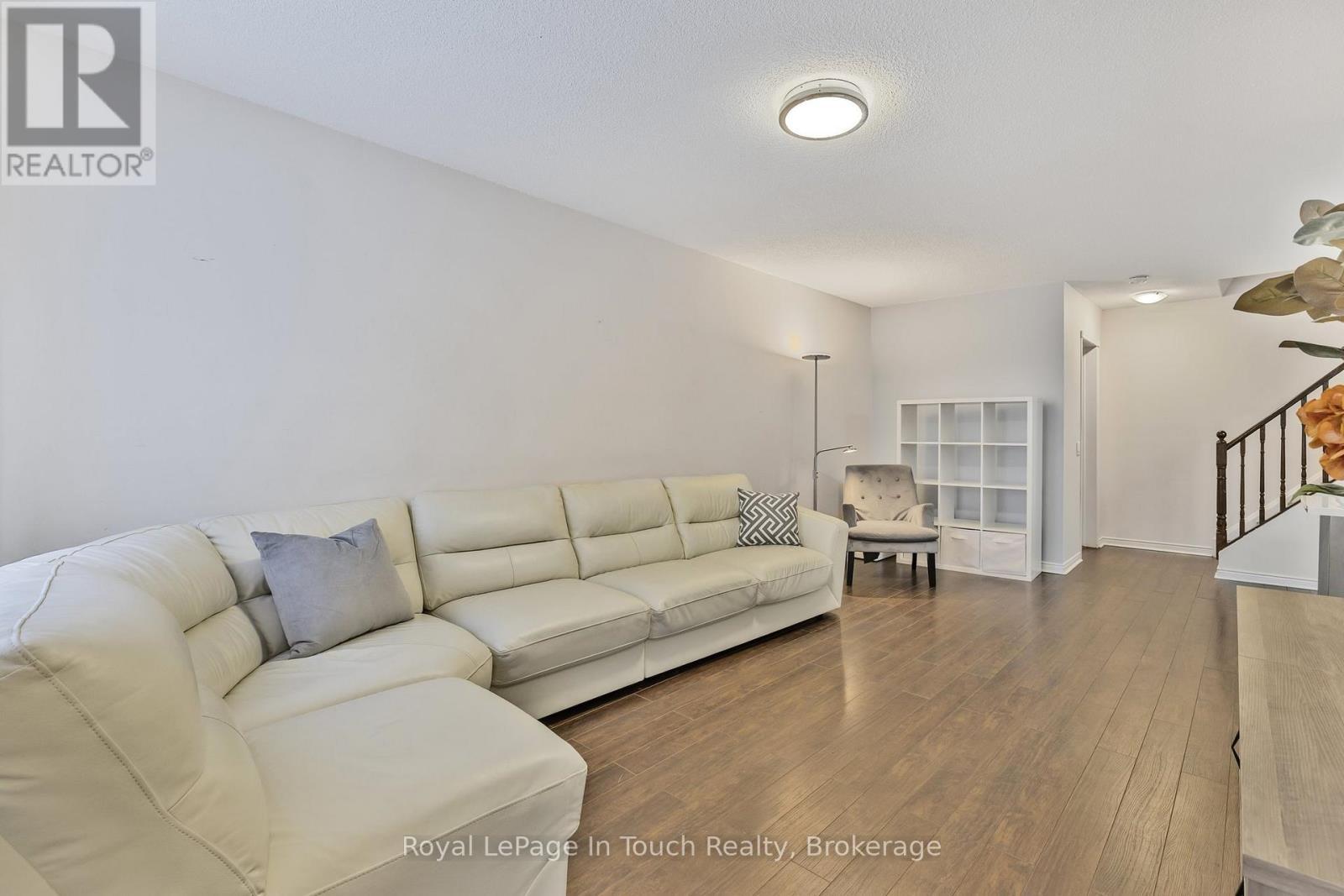 












905 - 900 STEELES AVENUE W

,
Vaughan (Lakeview Estates),




Ontario
L4J8C2

