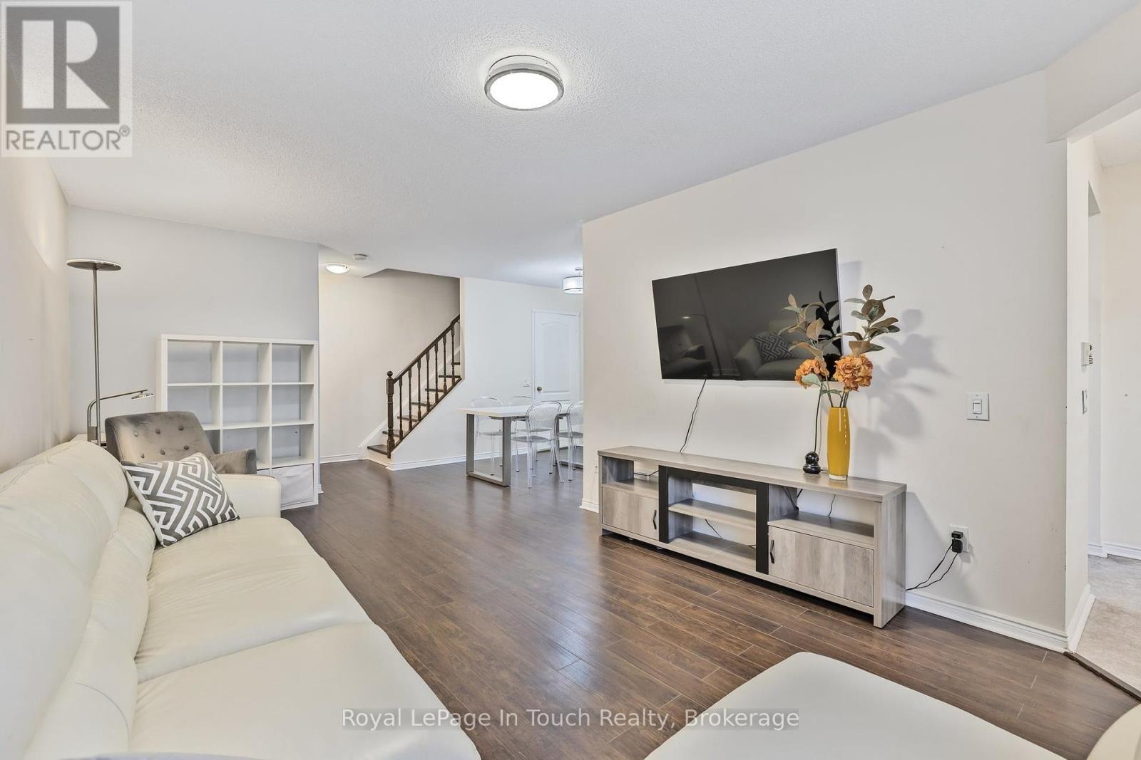 












905 - 900 STEELES AVENUE W

,
Vaughan (Lakeview Estates),




Ontario
L4J8C2


