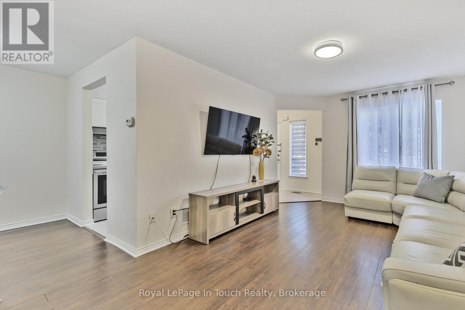 












905 - 900 STEELES AVENUE W

,
Vaughan (Lakeview Estates),




Ontario
L4J8C2

