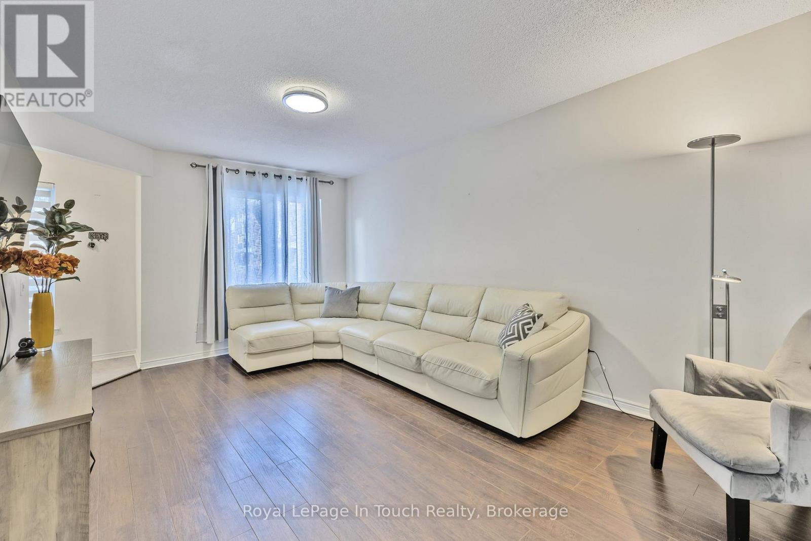 












905 - 900 STEELES AVENUE W

,
Vaughan (Lakeview Estates),




Ontario
L4J8C2

