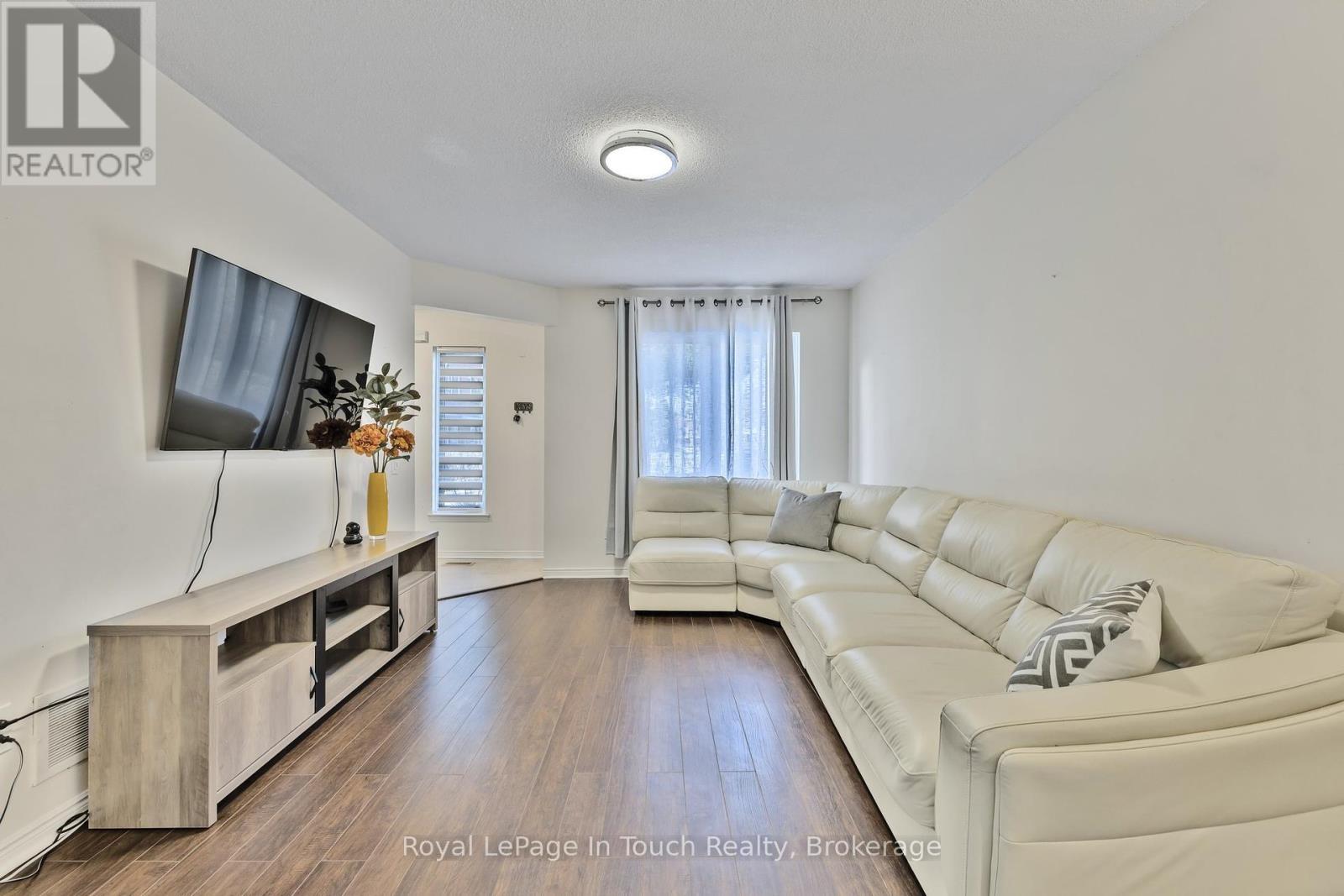 












905 - 900 STEELES AVENUE W

,
Vaughan (Lakeview Estates),




Ontario
L4J8C2

