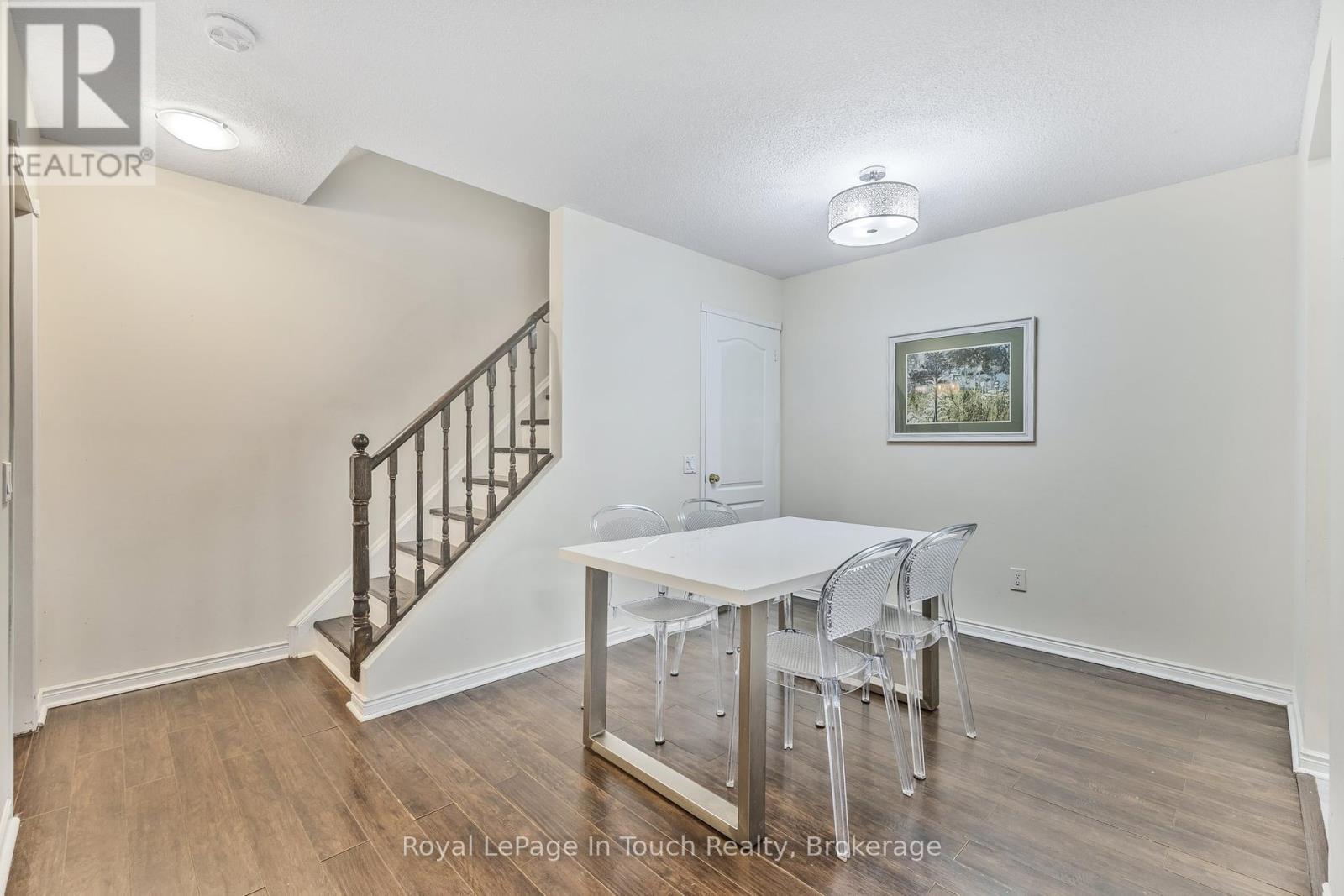 












905 - 900 STEELES AVENUE W

,
Vaughan (Lakeview Estates),




Ontario
L4J8C2

