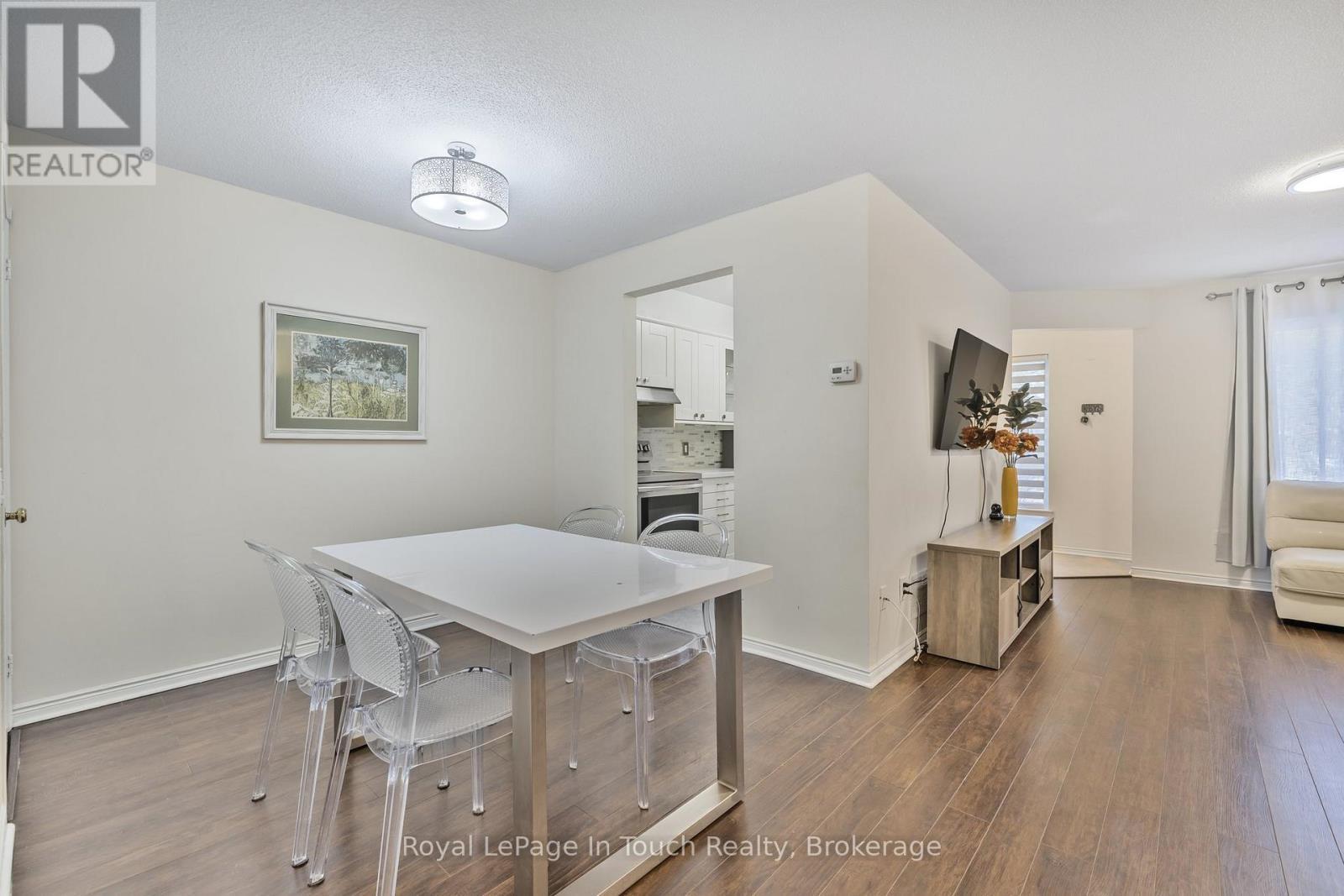 












905 - 900 STEELES AVENUE W

,
Vaughan (Lakeview Estates),




Ontario
L4J8C2

