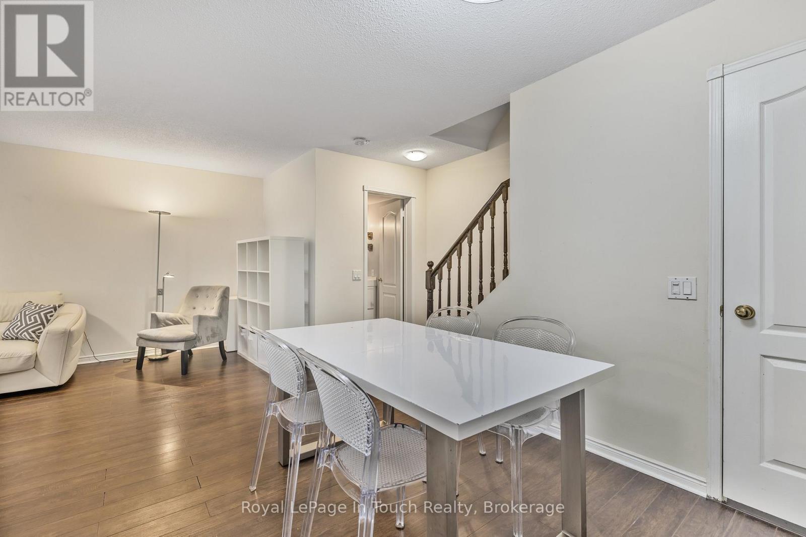 












905 - 900 STEELES AVENUE W

,
Vaughan (Lakeview Estates),




Ontario
L4J8C2

