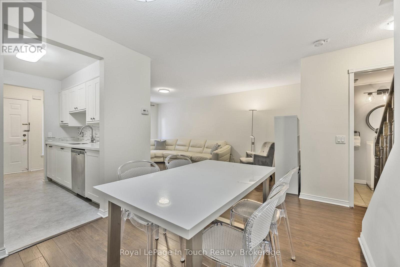 












905 - 900 STEELES AVENUE W

,
Vaughan (Lakeview Estates),




Ontario
L4J8C2

