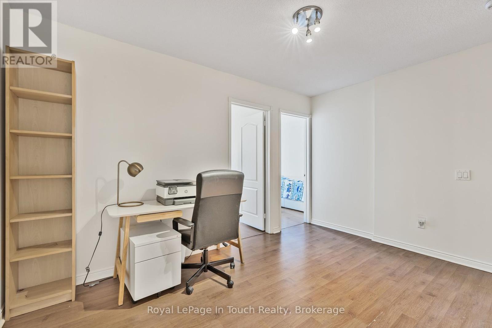 












905 - 900 STEELES AVENUE W

,
Vaughan (Lakeview Estates),




Ontario
L4J8C2


