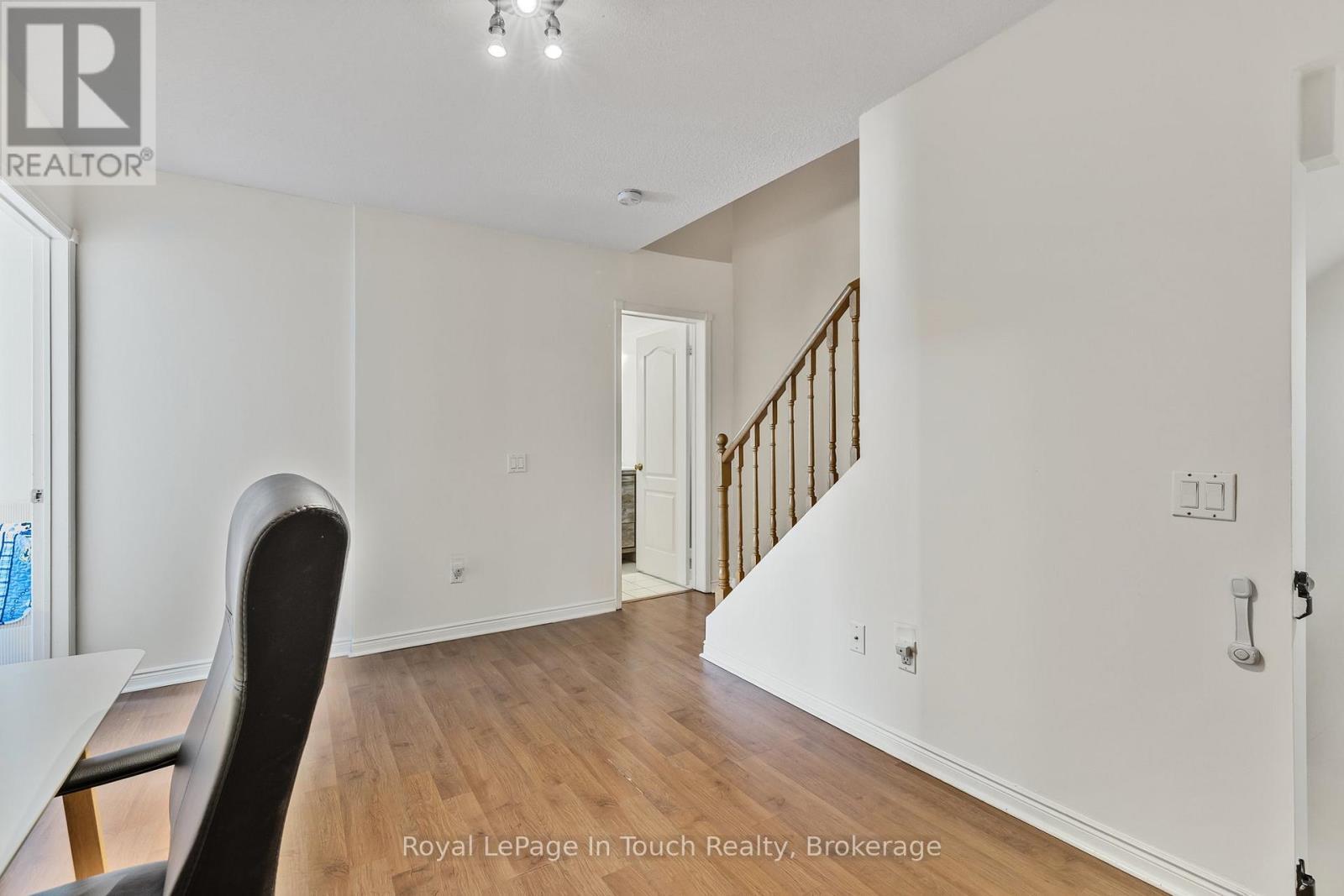 












905 - 900 STEELES AVENUE W

,
Vaughan (Lakeview Estates),




Ontario
L4J8C2

