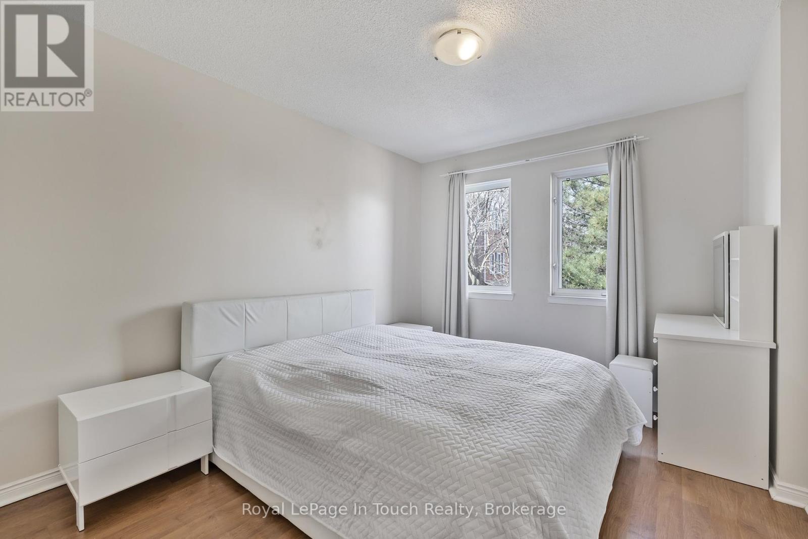 












905 - 900 STEELES AVENUE W

,
Vaughan (Lakeview Estates),




Ontario
L4J8C2

