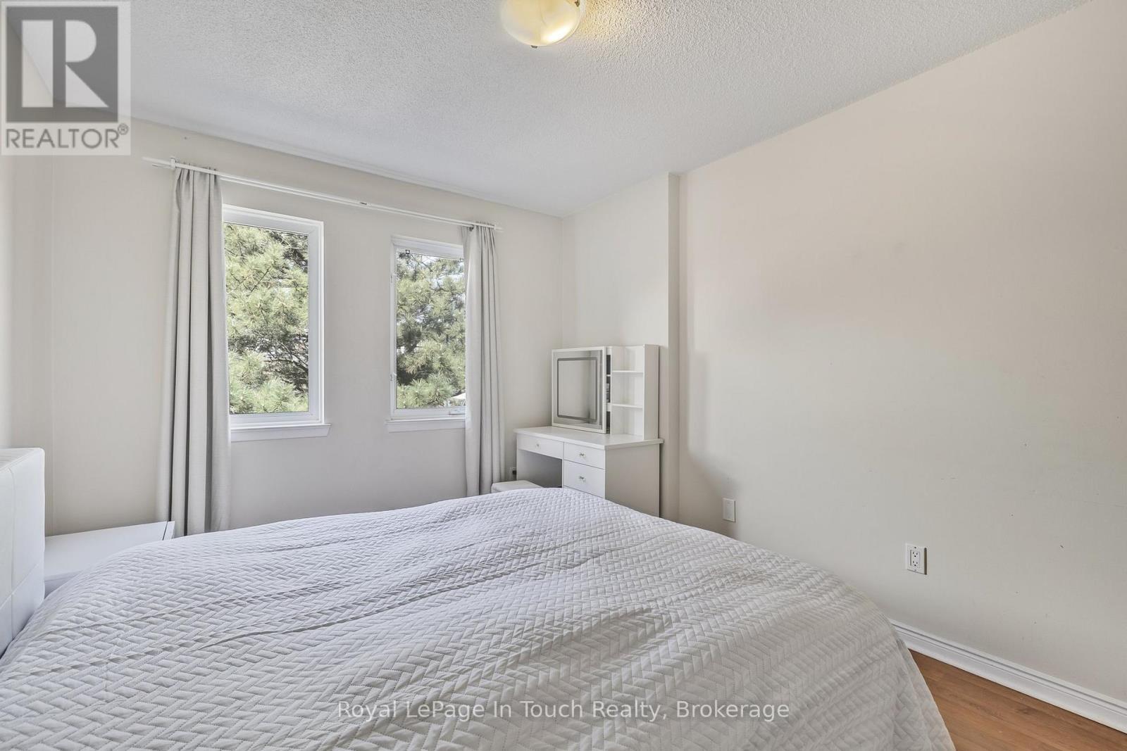 












905 - 900 STEELES AVENUE W

,
Vaughan (Lakeview Estates),




Ontario
L4J8C2


