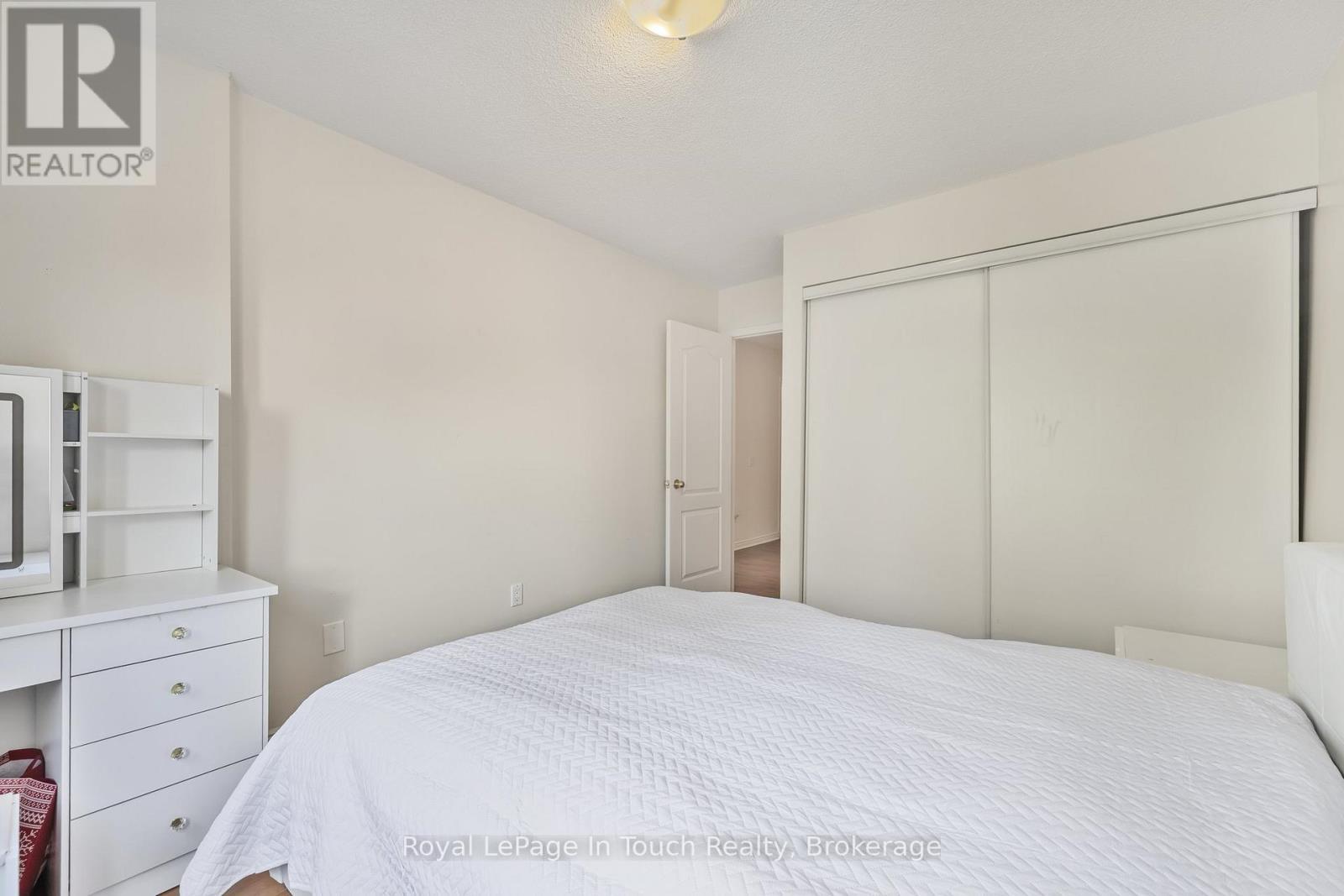 












905 - 900 STEELES AVENUE W

,
Vaughan (Lakeview Estates),




Ontario
L4J8C2

