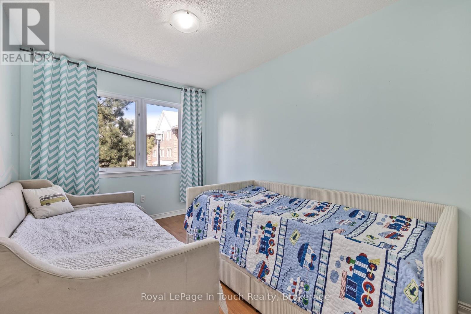 












905 - 900 STEELES AVENUE W

,
Vaughan (Lakeview Estates),




Ontario
L4J8C2

