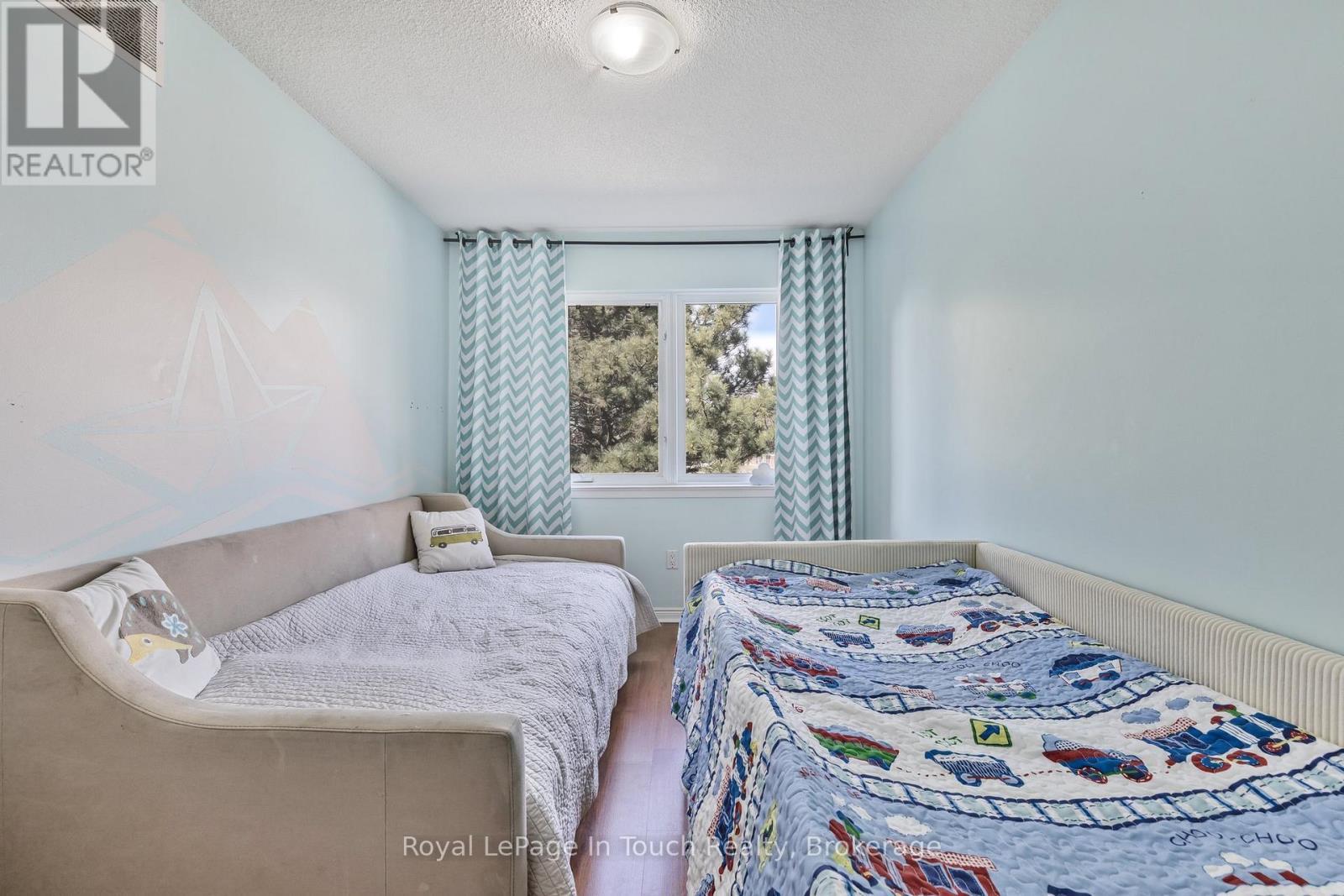 












905 - 900 STEELES AVENUE W

,
Vaughan (Lakeview Estates),




Ontario
L4J8C2

