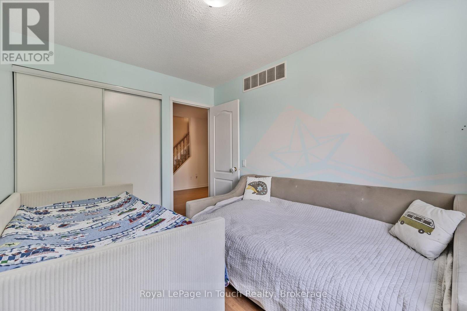 












905 - 900 STEELES AVENUE W

,
Vaughan (Lakeview Estates),




Ontario
L4J8C2

