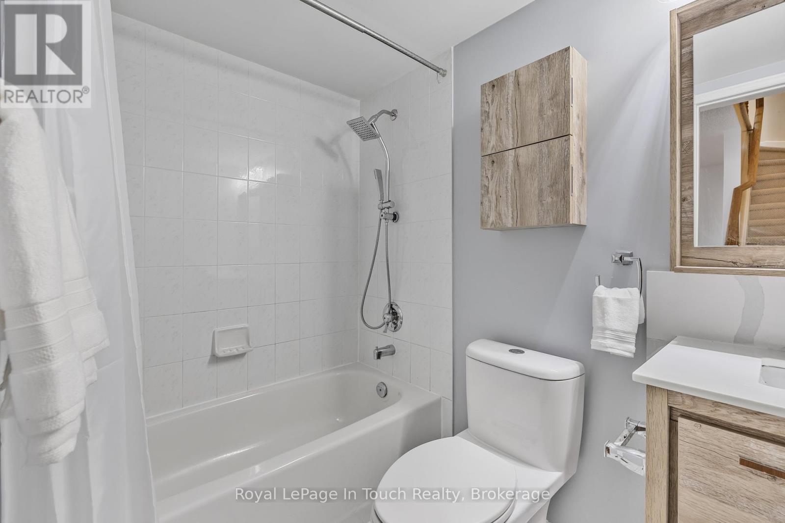 












905 - 900 STEELES AVENUE W

,
Vaughan (Lakeview Estates),




Ontario
L4J8C2

