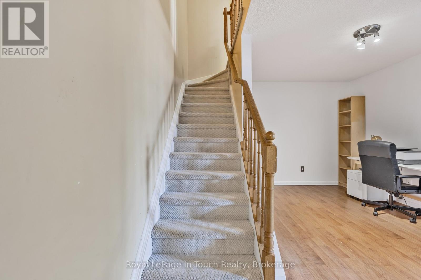 












905 - 900 STEELES AVENUE W

,
Vaughan (Lakeview Estates),




Ontario
L4J8C2

