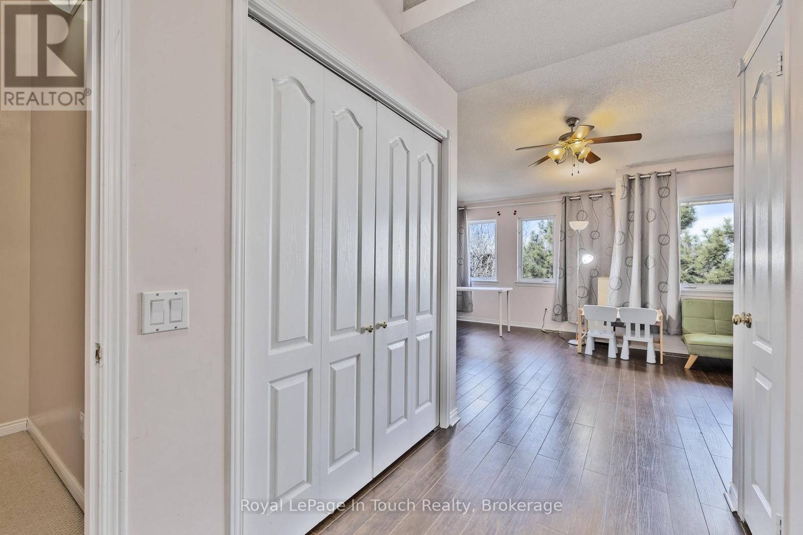 












905 - 900 STEELES AVENUE W

,
Vaughan (Lakeview Estates),




Ontario
L4J8C2


