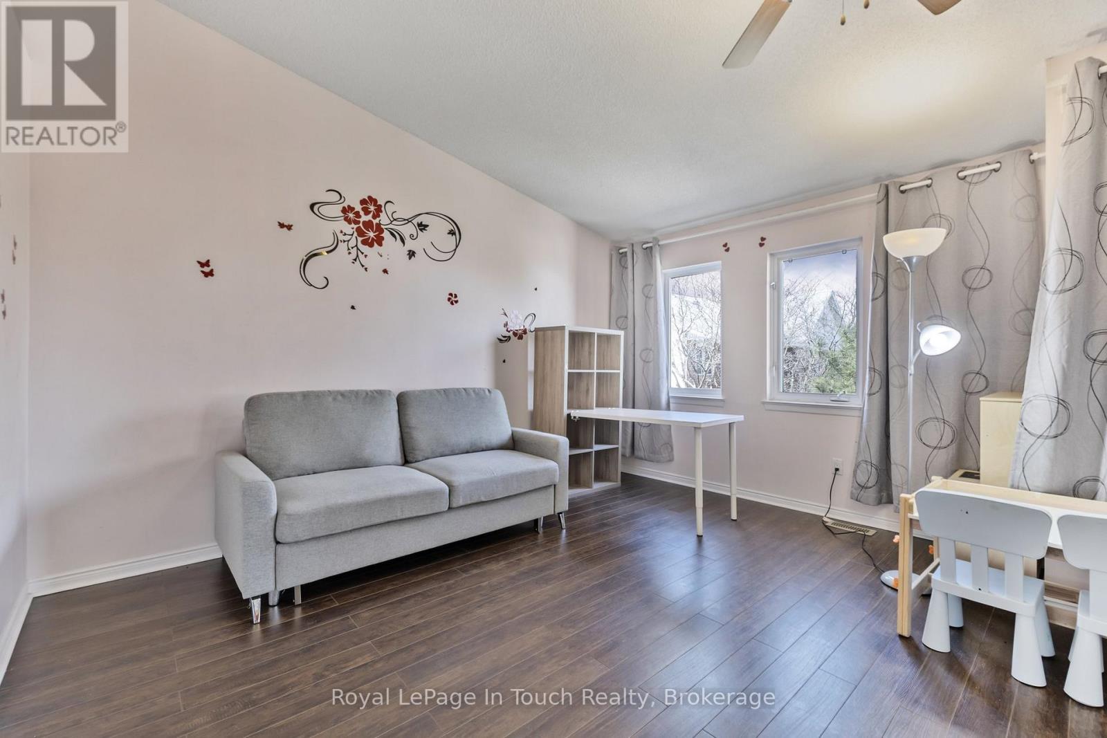 












905 - 900 STEELES AVENUE W

,
Vaughan (Lakeview Estates),




Ontario
L4J8C2


