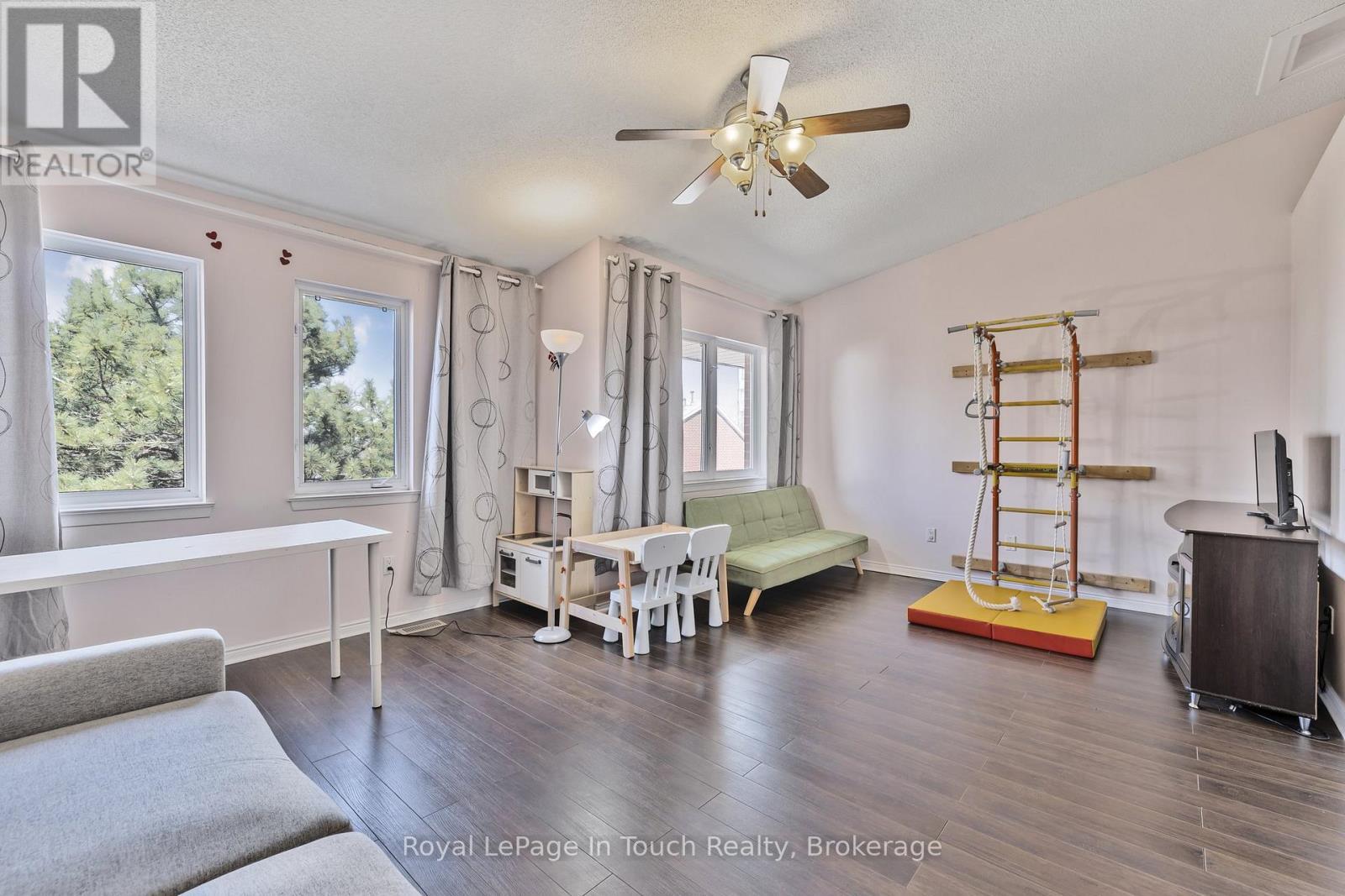 












905 - 900 STEELES AVENUE W

,
Vaughan (Lakeview Estates),




Ontario
L4J8C2


