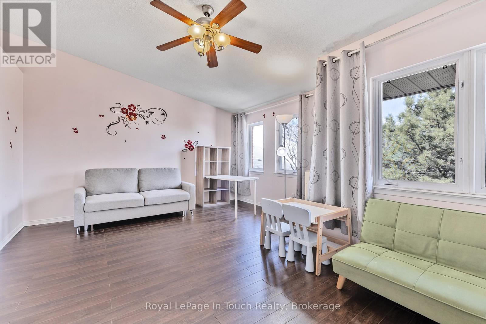 












905 - 900 STEELES AVENUE W

,
Vaughan (Lakeview Estates),




Ontario
L4J8C2

