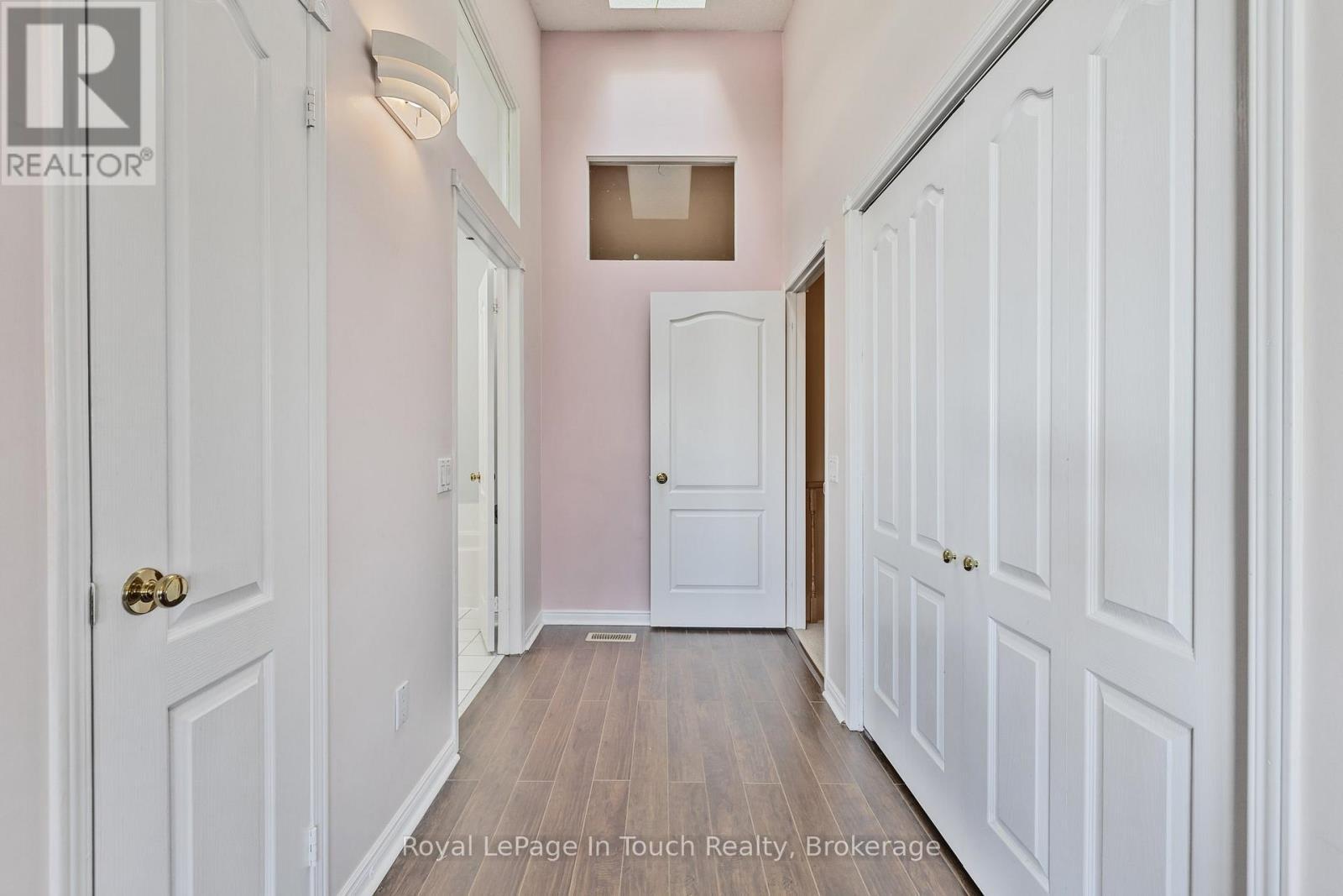












905 - 900 STEELES AVENUE W

,
Vaughan (Lakeview Estates),




Ontario
L4J8C2

