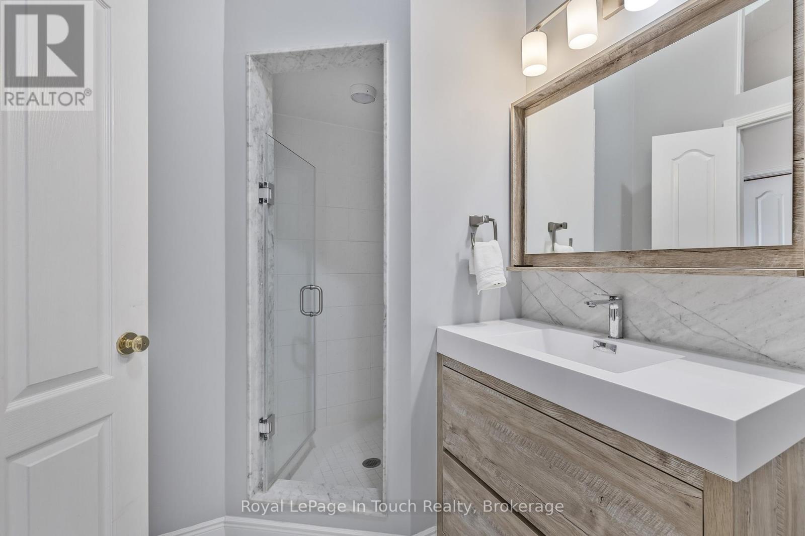 












905 - 900 STEELES AVENUE W

,
Vaughan (Lakeview Estates),




Ontario
L4J8C2

