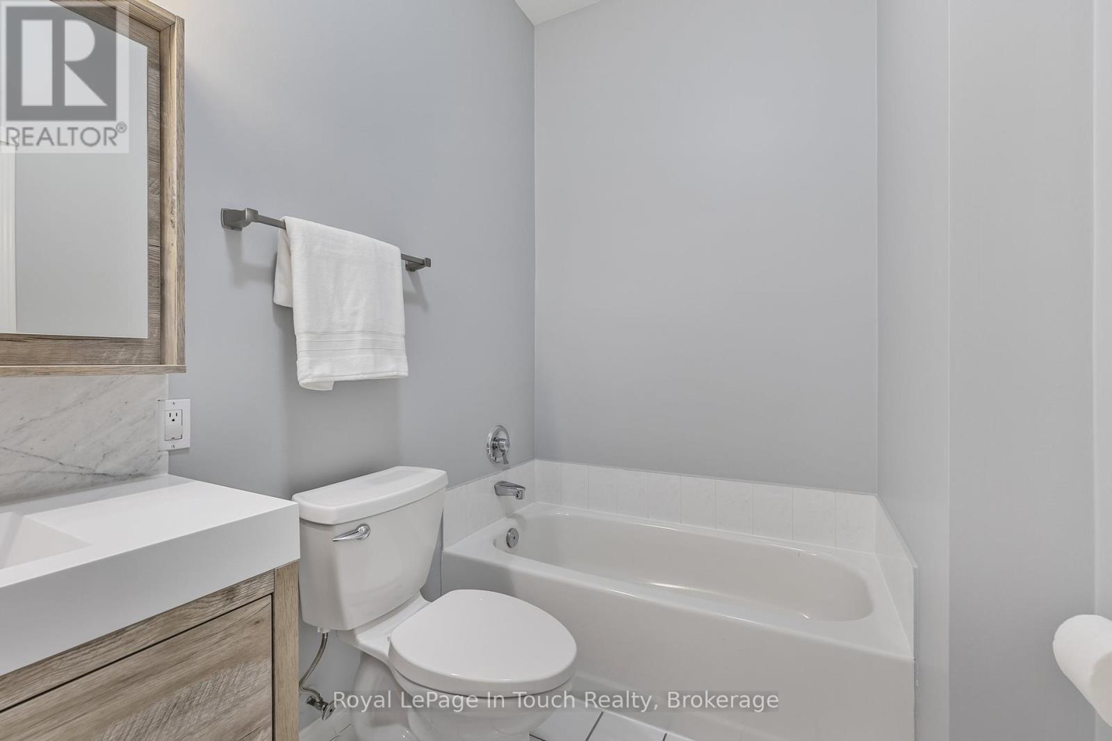 












905 - 900 STEELES AVENUE W

,
Vaughan (Lakeview Estates),




Ontario
L4J8C2

