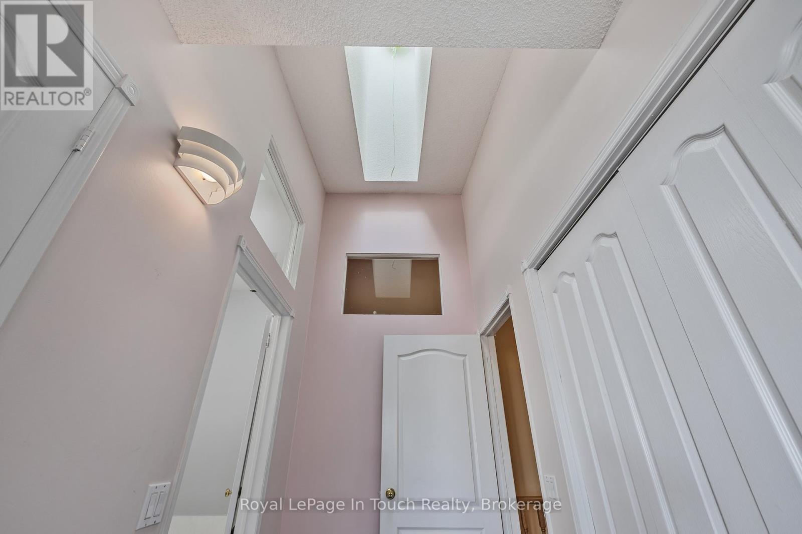 












905 - 900 STEELES AVENUE W

,
Vaughan (Lakeview Estates),




Ontario
L4J8C2

