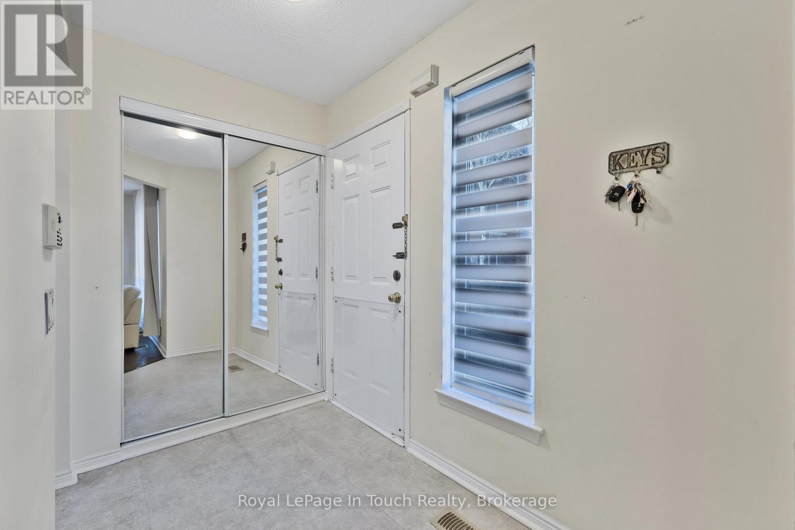 












905 - 900 STEELES AVENUE W

,
Vaughan (Lakeview Estates),




Ontario
L4J8C2

