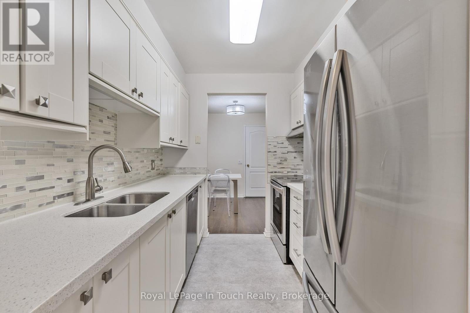 












905 - 900 STEELES AVENUE W

,
Vaughan (Lakeview Estates),




Ontario
L4J8C2


