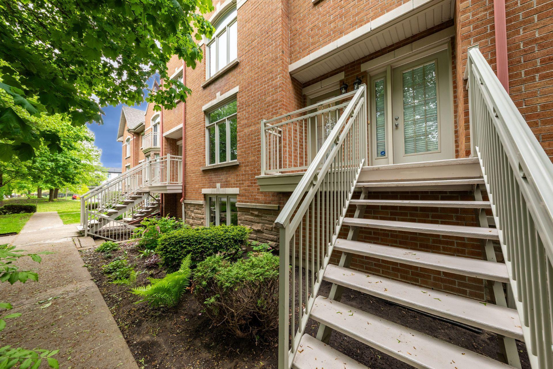 









501


Rue des Tilleuls

, 9,
Saint-Bruno-de-Montarville,




QC
J3V5Y3

