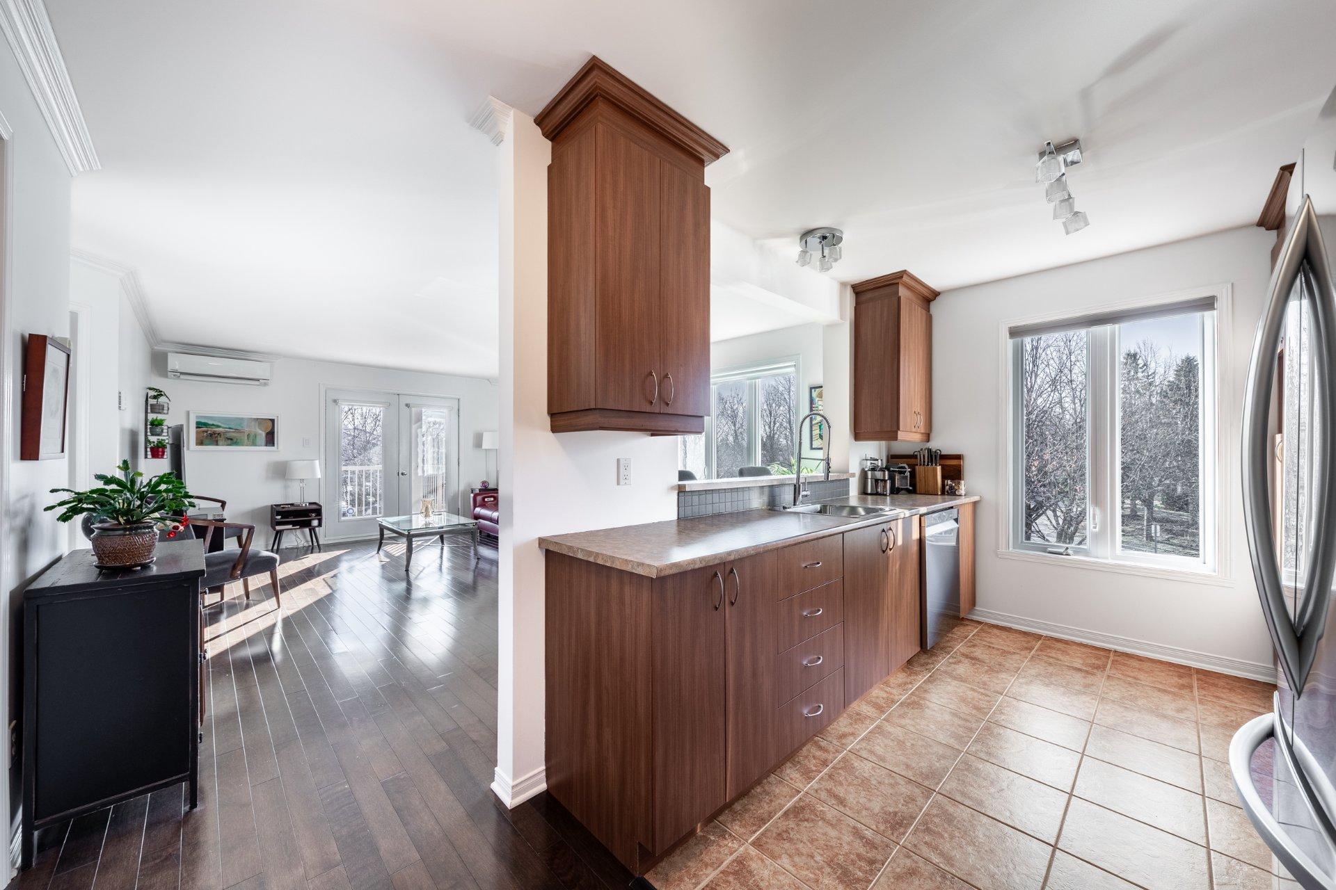 









501


Rue des Tilleuls

, 9,
Saint-Bruno-de-Montarville,




QC
J3V5Y3

